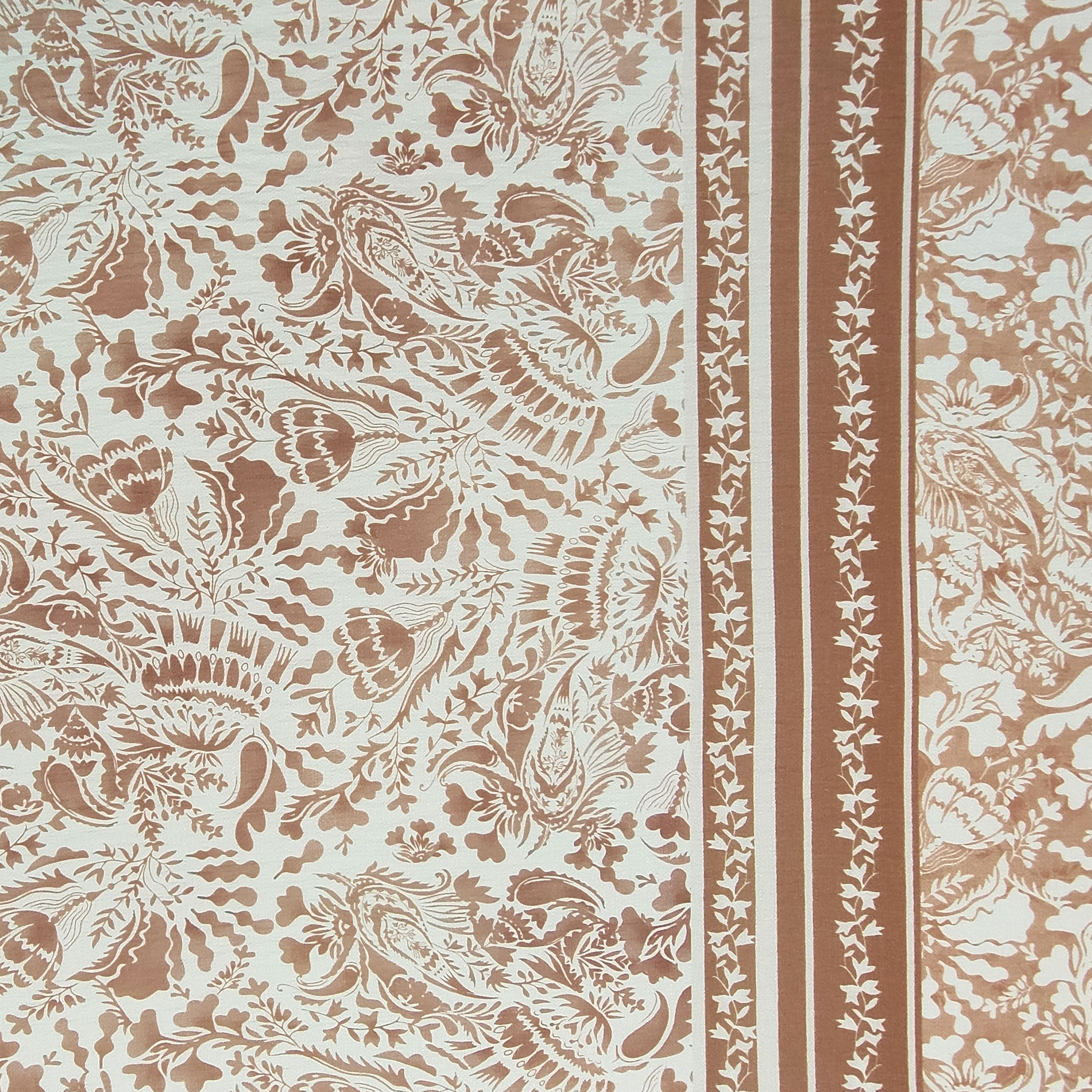 Tessuto di Cotone Doppio Bordo e Fiori Beige