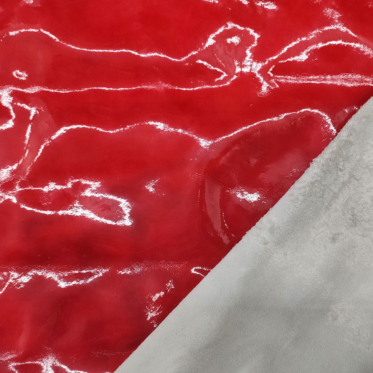 vera-pelle-laccata-rossa