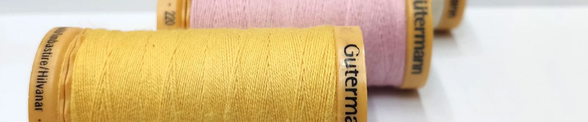 filo-gutermann-da-imbastire-per-sartoria-panini-tessuti