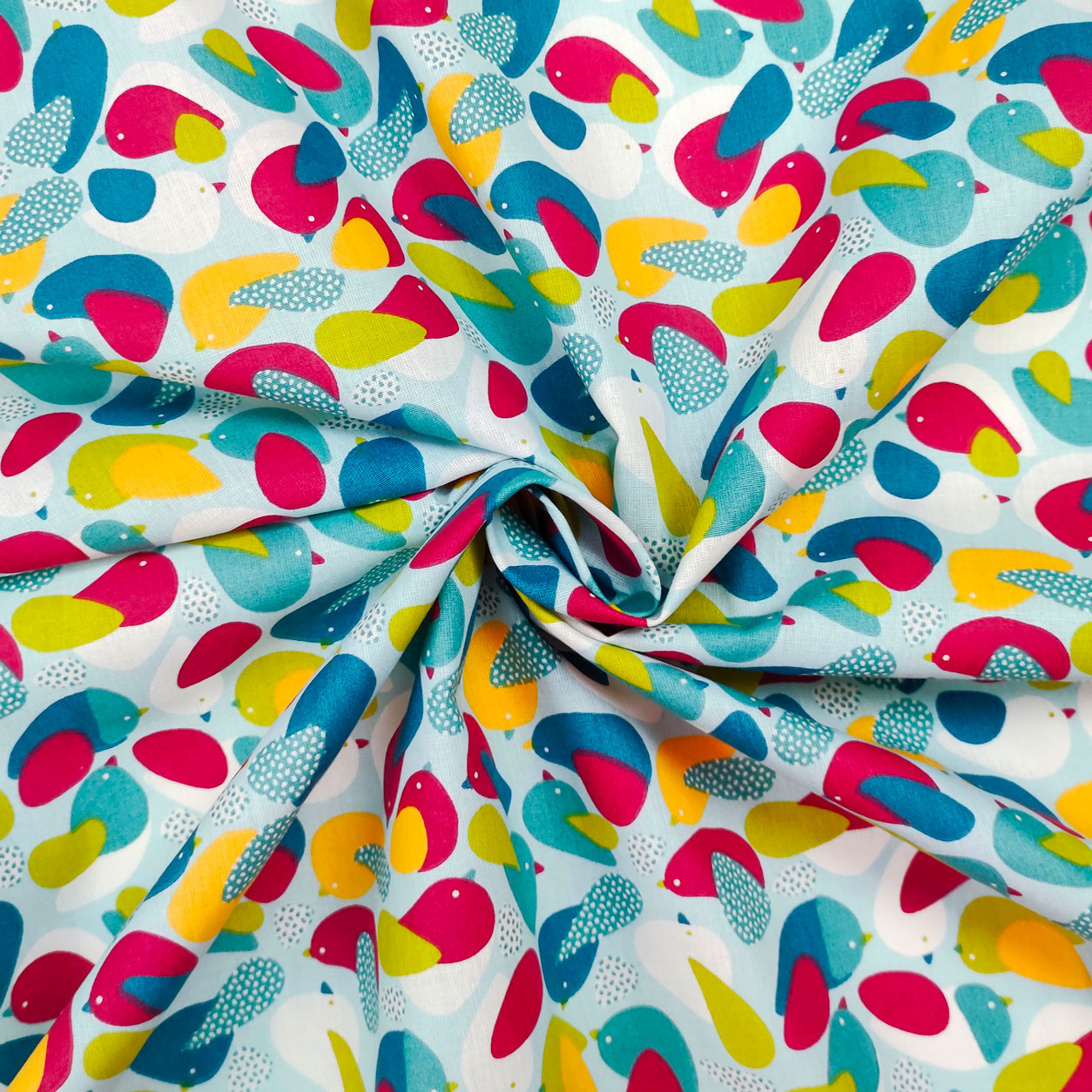 cotone-colibrì-multicolore-sfondo-azzurro