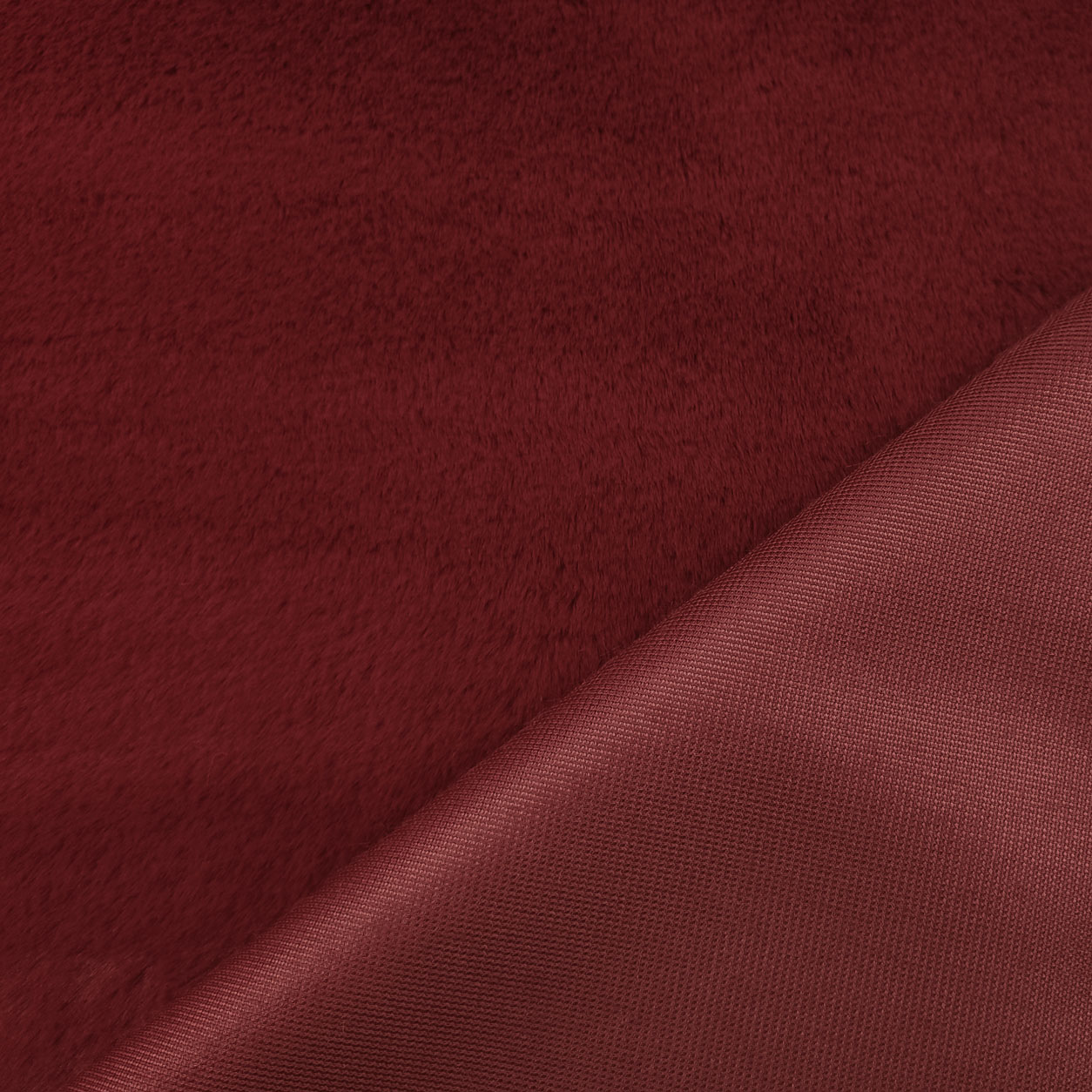 pelliccia-abbigliamento-rosso-scuro