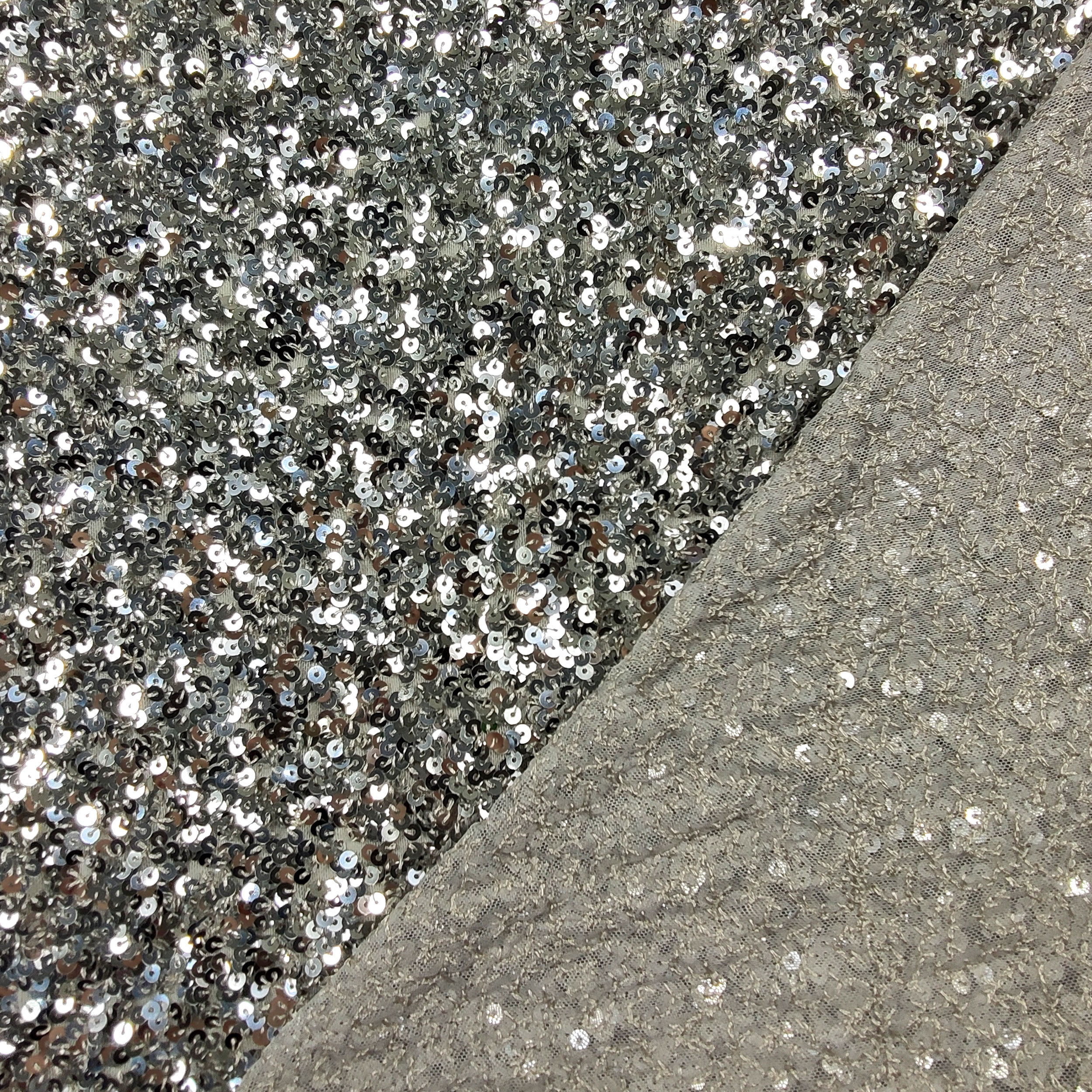 Tessuto Paillettes su Tulle Grigio