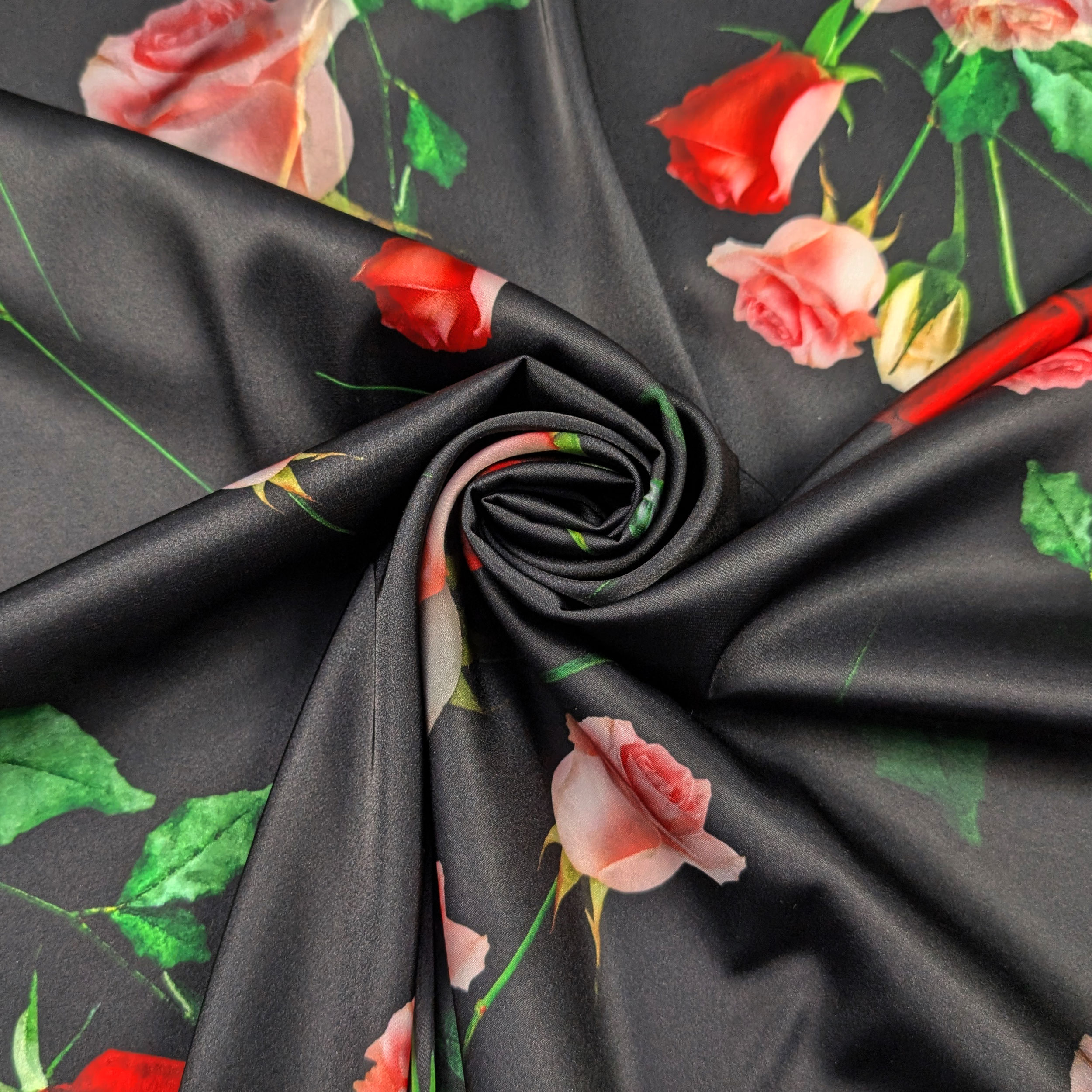 Raso Setato Alta Moda Boccioli di Rose Image