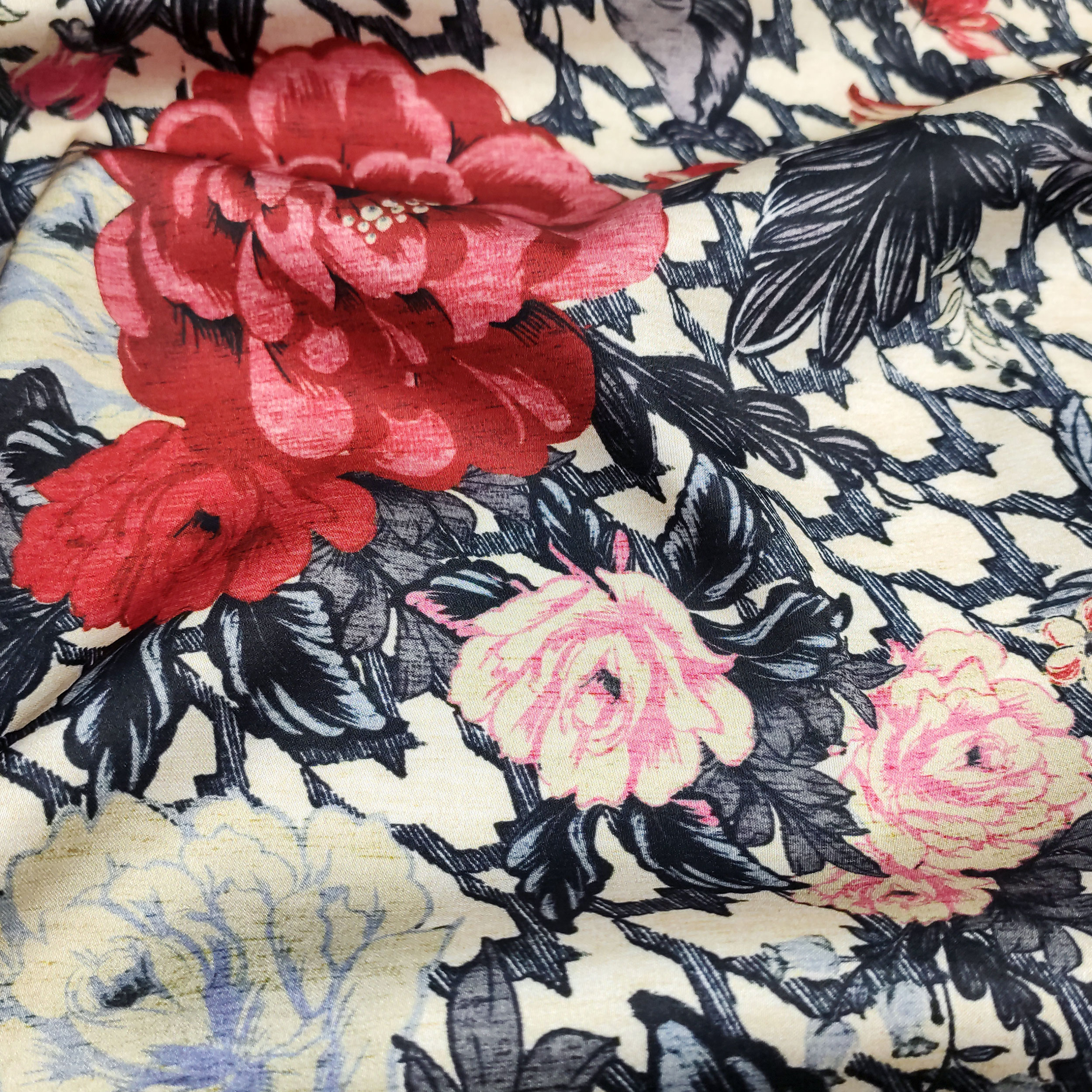 Raso Setato Alta Moda Fantasia Fiori e Rose Rosse