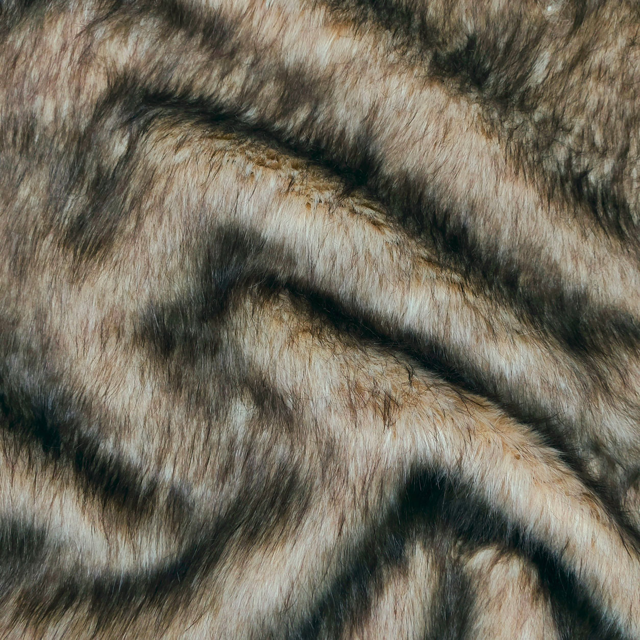 Pelliccia-finta-tessuto-marrone