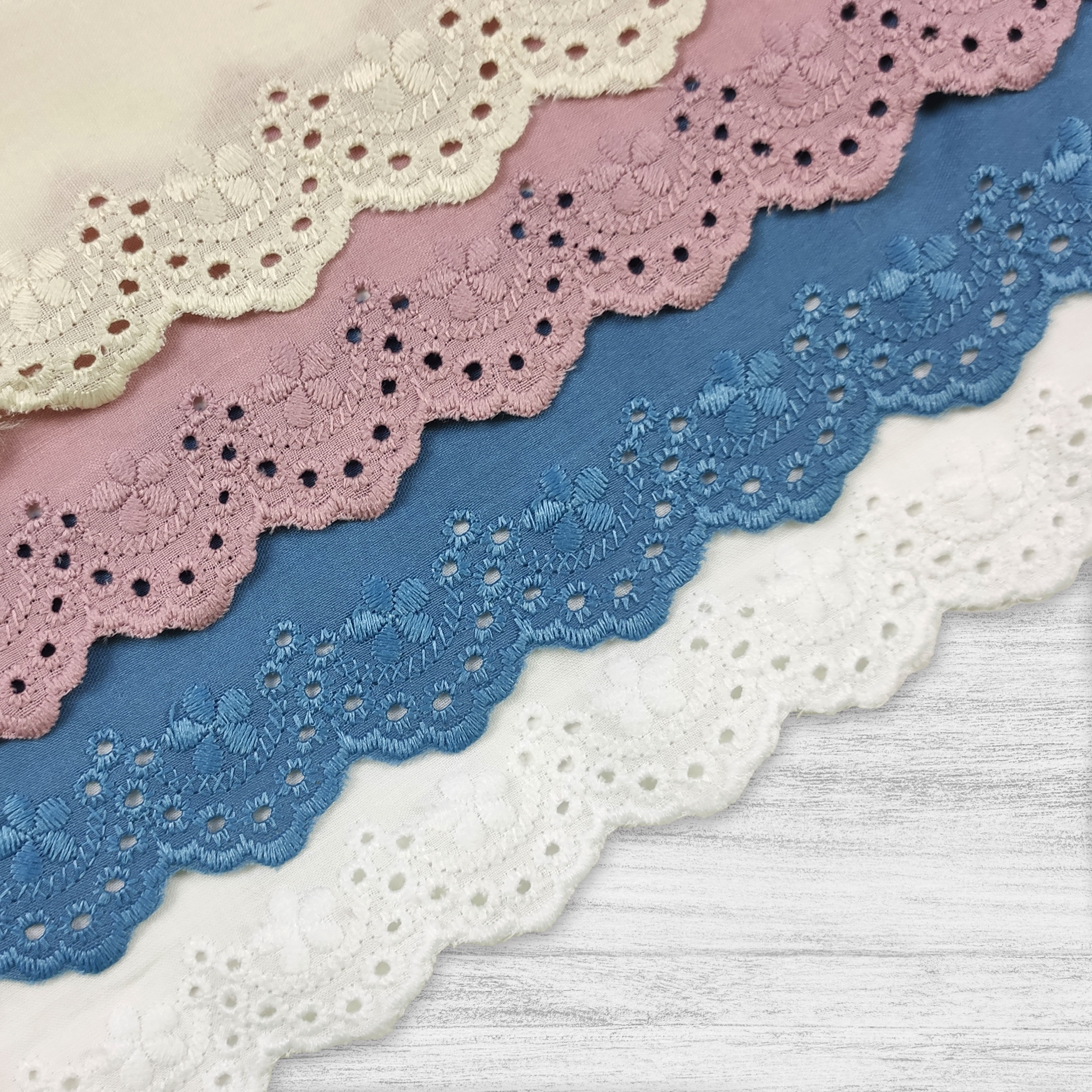Passamaneria Pizzo Macramè Merletto Ricamo Fiore Smerlato Alto 3 Cm Passamaneria Pizzo Macramè Merletto Ricamo Fiore Smerlato Alto 3 Cm