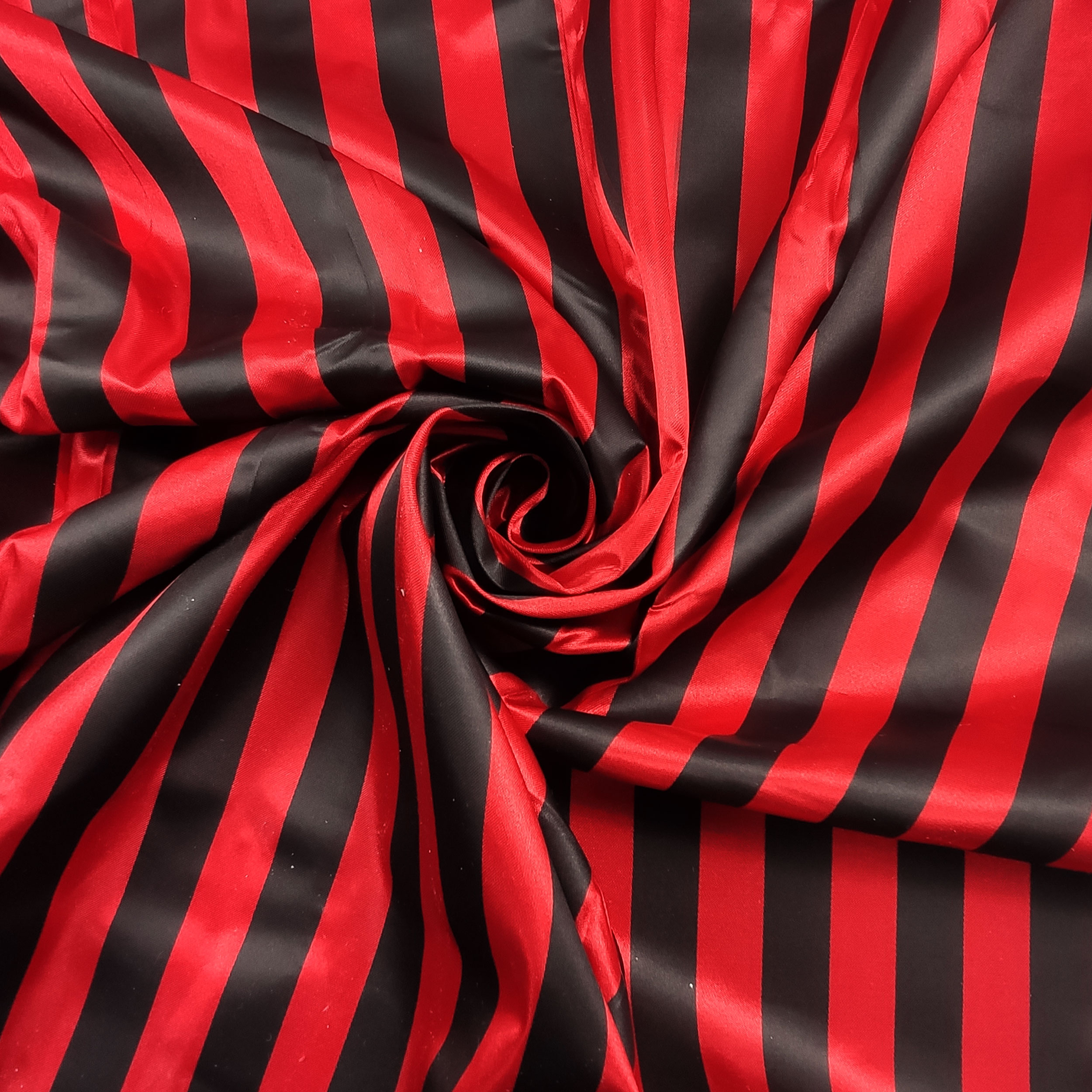 Tessuto Raso Carnevale Righe Rosso e Nero