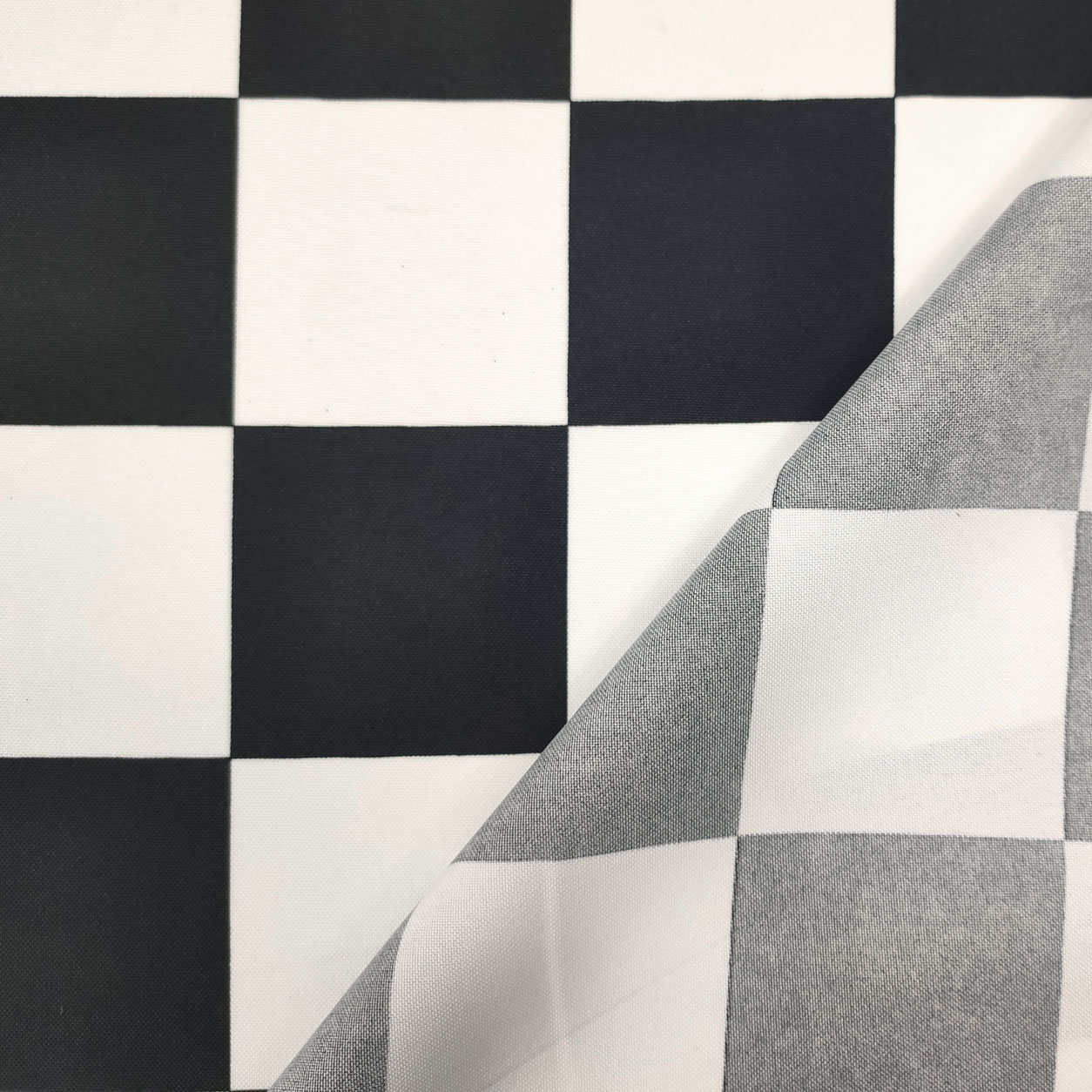 tessuto carnevale con scacchi bianco e nero