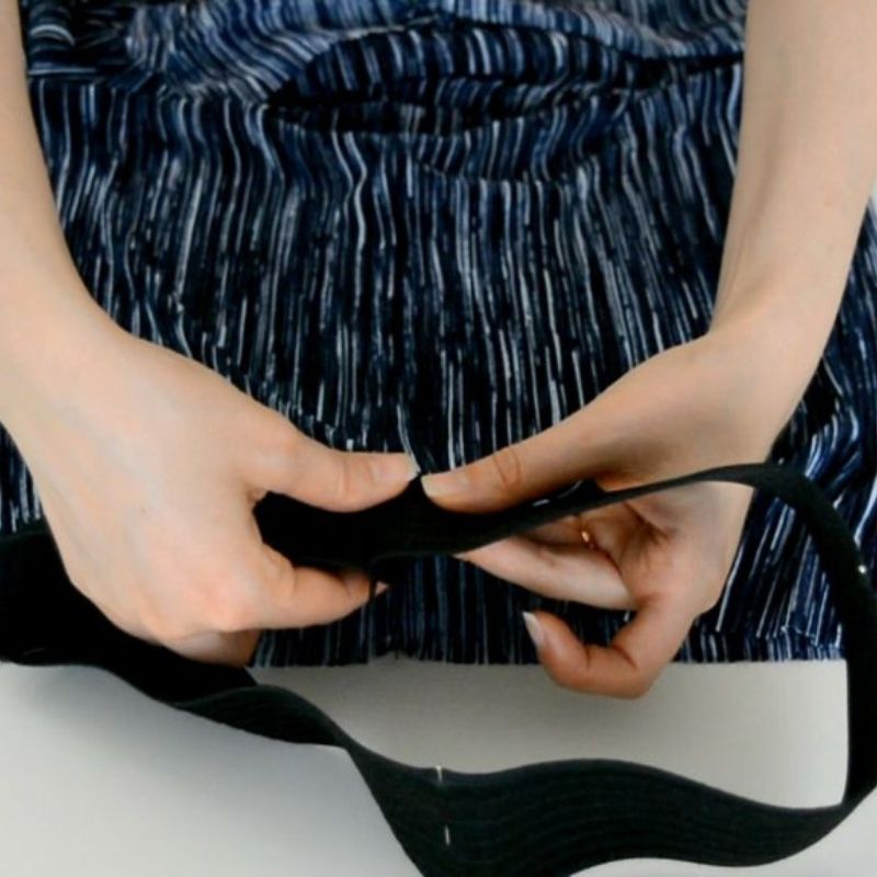 Prendete lelastico e tagliatelo della misura della vita_(1)