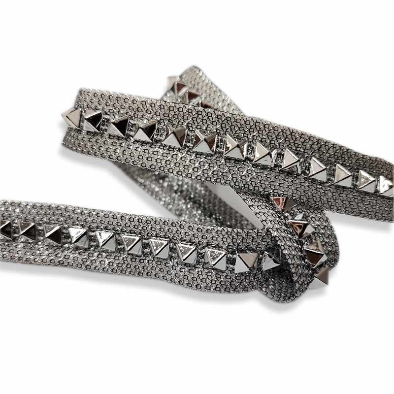 Passamaneria Borchie Quadrate su Sfondo Grigio Lurex Image
