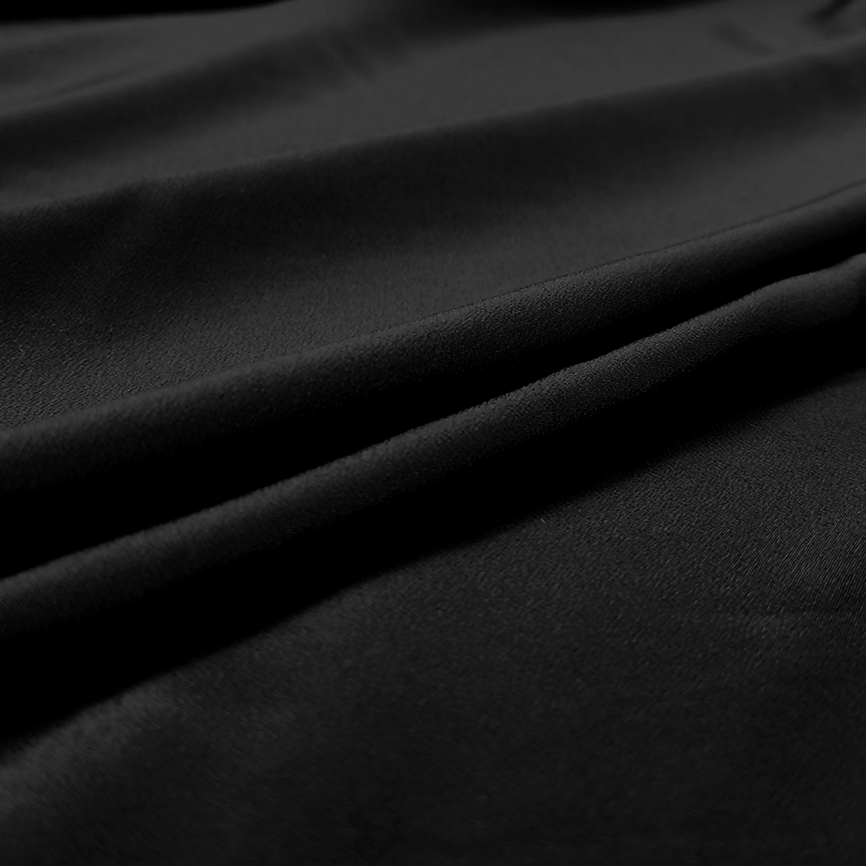 Abbigliamento in seta nero