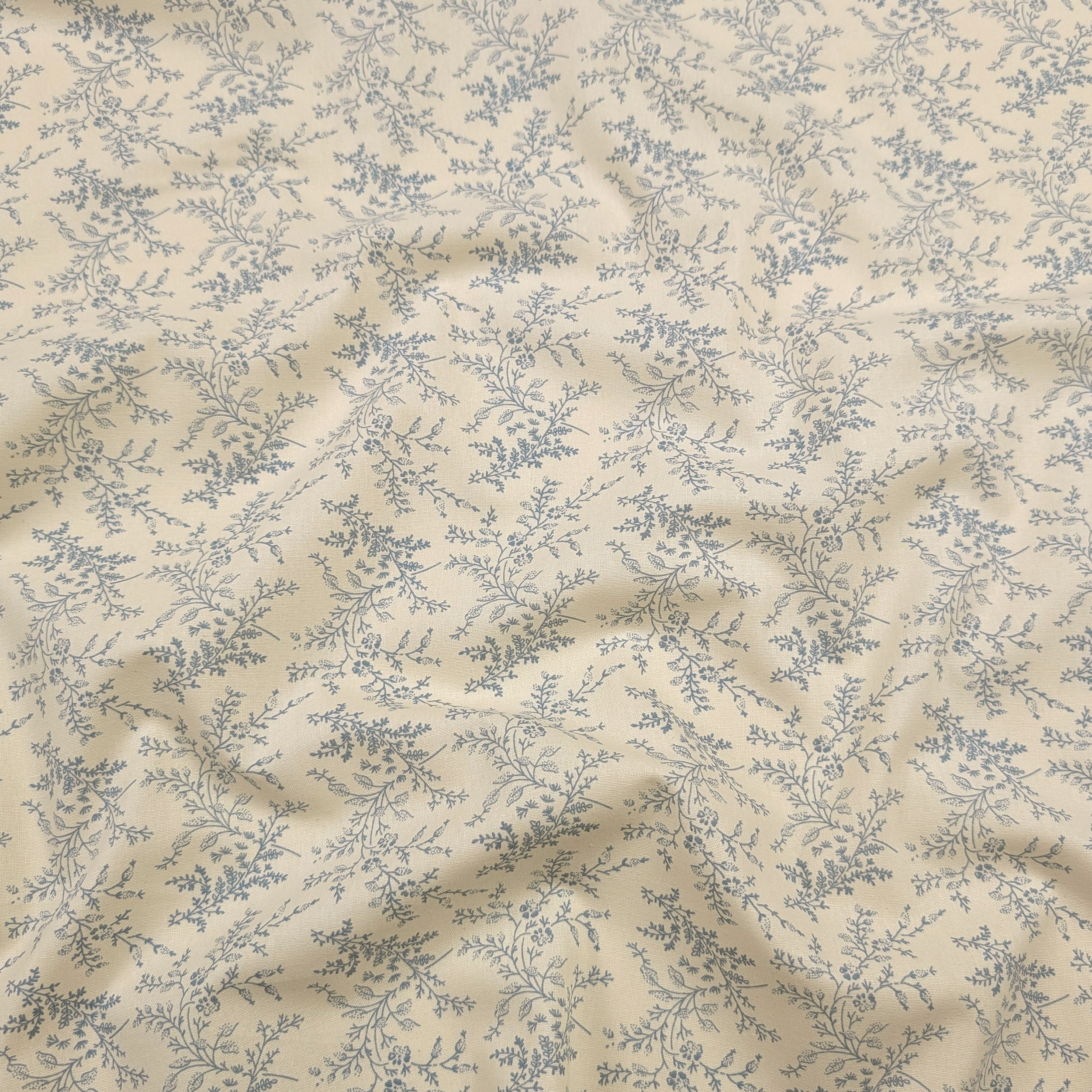 Popeline Cotone Stampa Vintage Rami e Fiori Azzurri Image