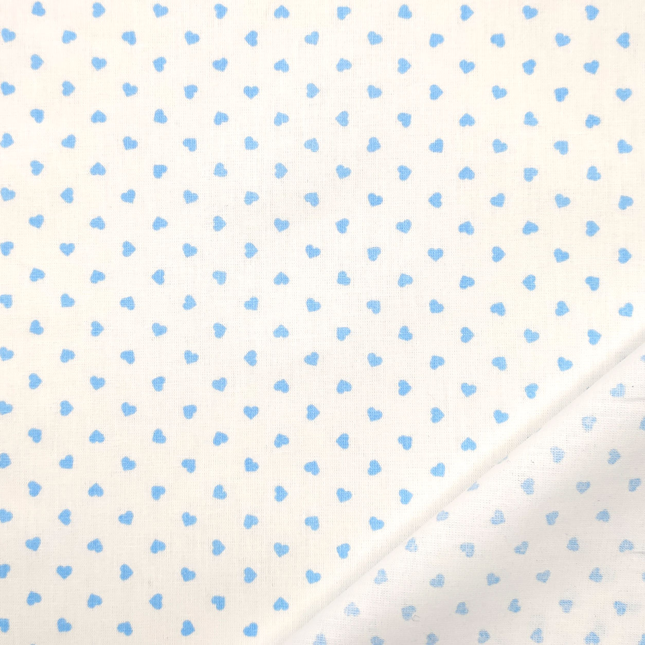 Cotone tessuto leggero percallino bianco cuori colorati azzurro