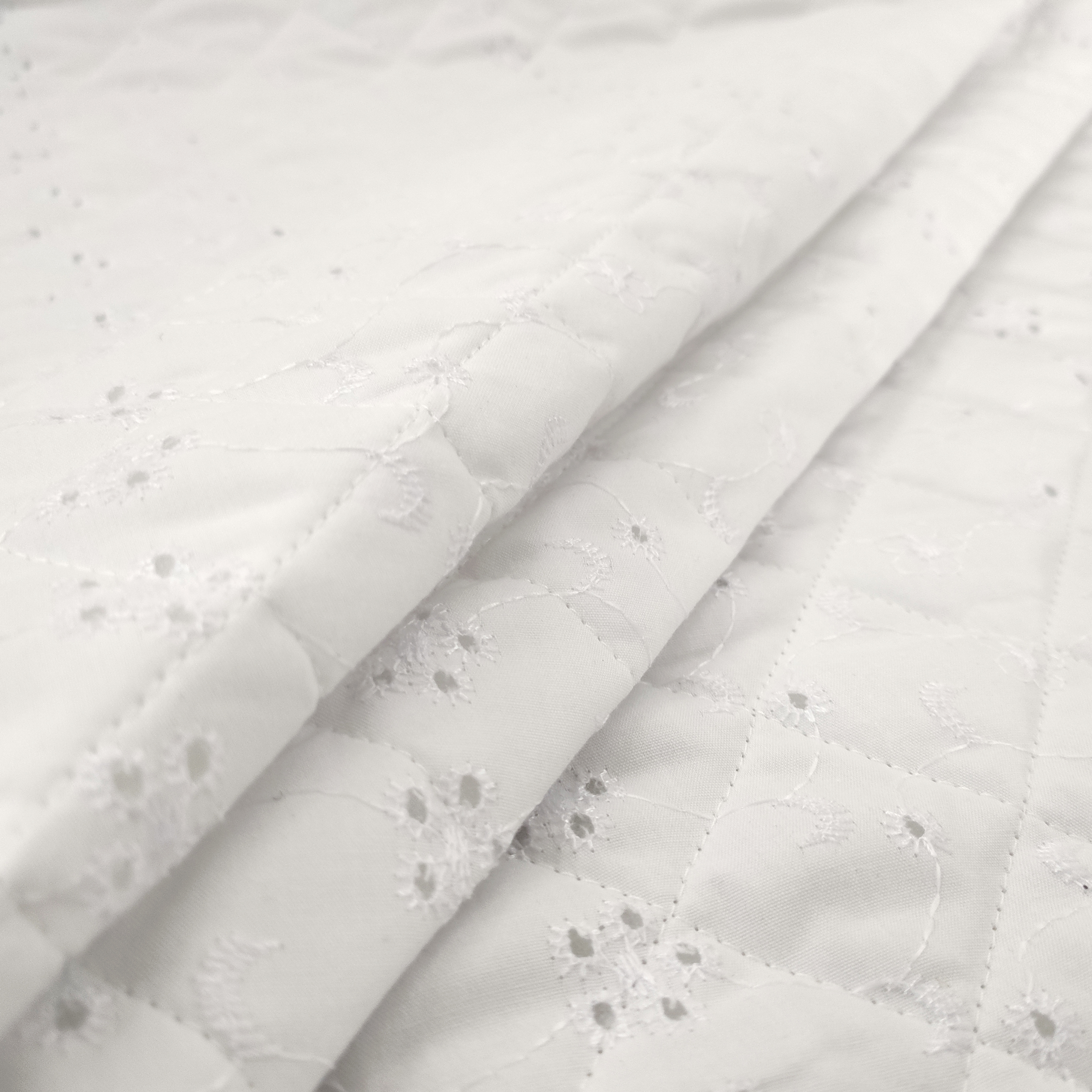 Tessuto Trapuntato Sangallo Smerlato Bianco