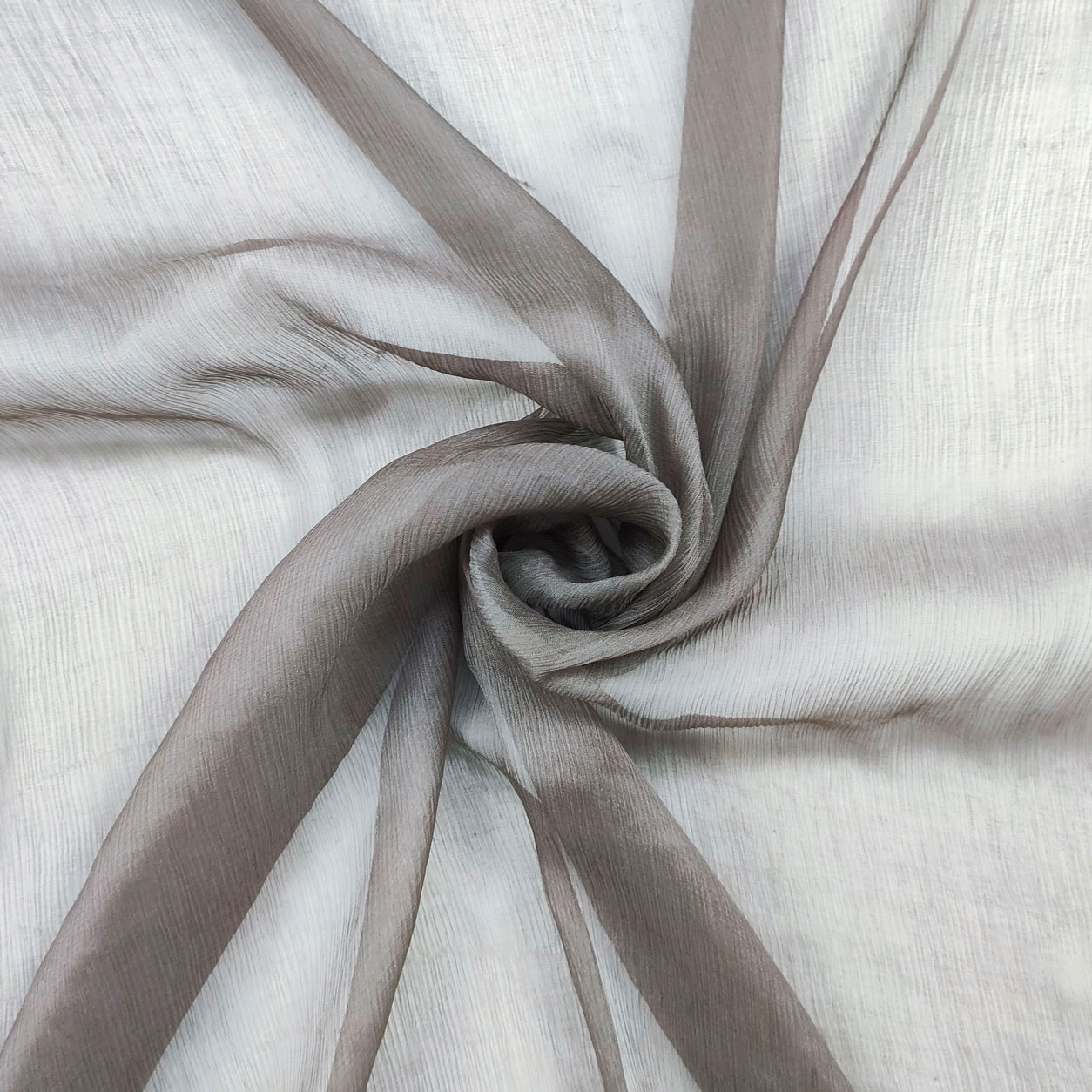 stoffa-chiffon-seta-plisse-tortora-scuro
