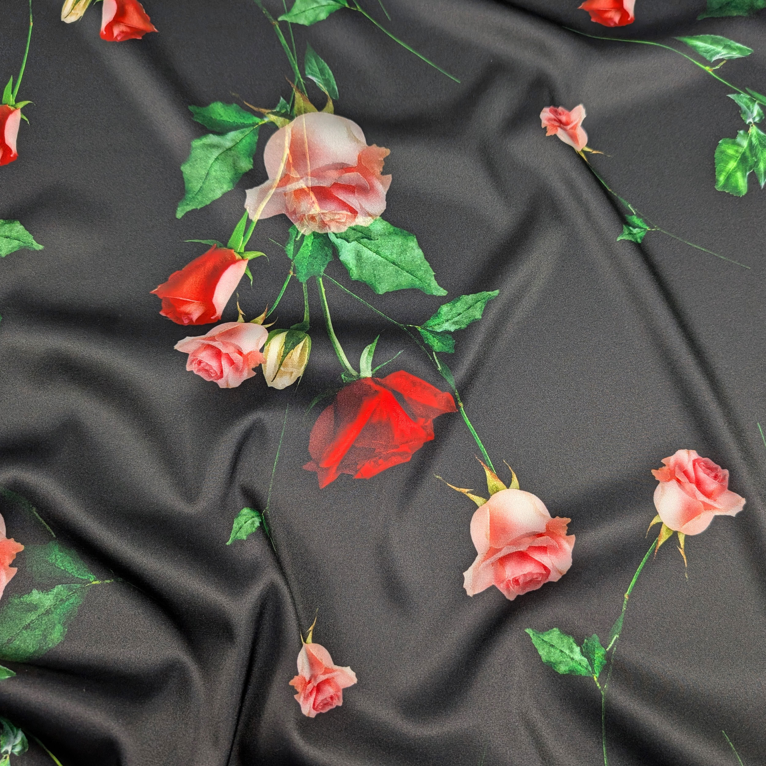 Raso Setato Alta Moda Boccioli di Rose Image