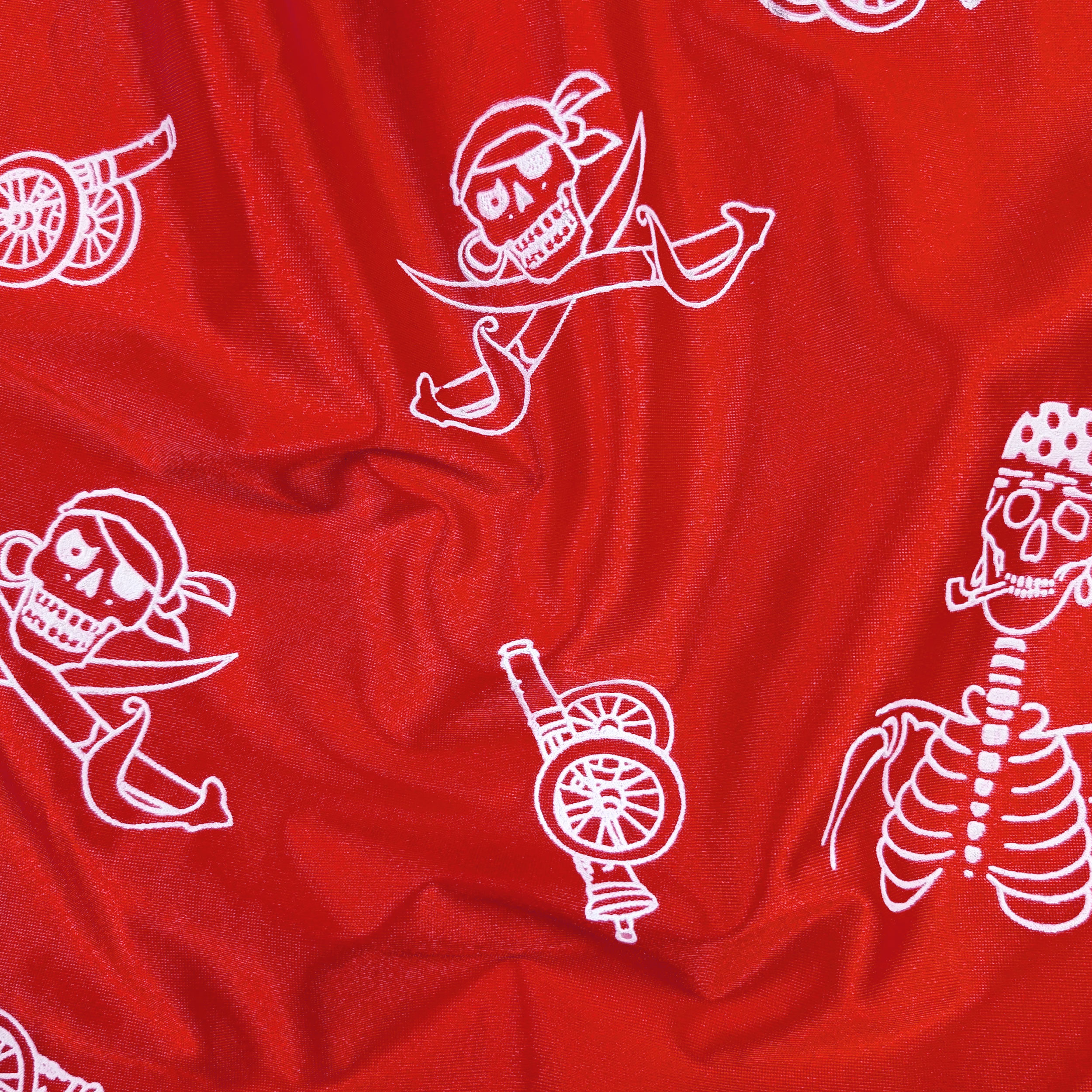 Tessuto Carnevale Rosso Teschi Pirati Image