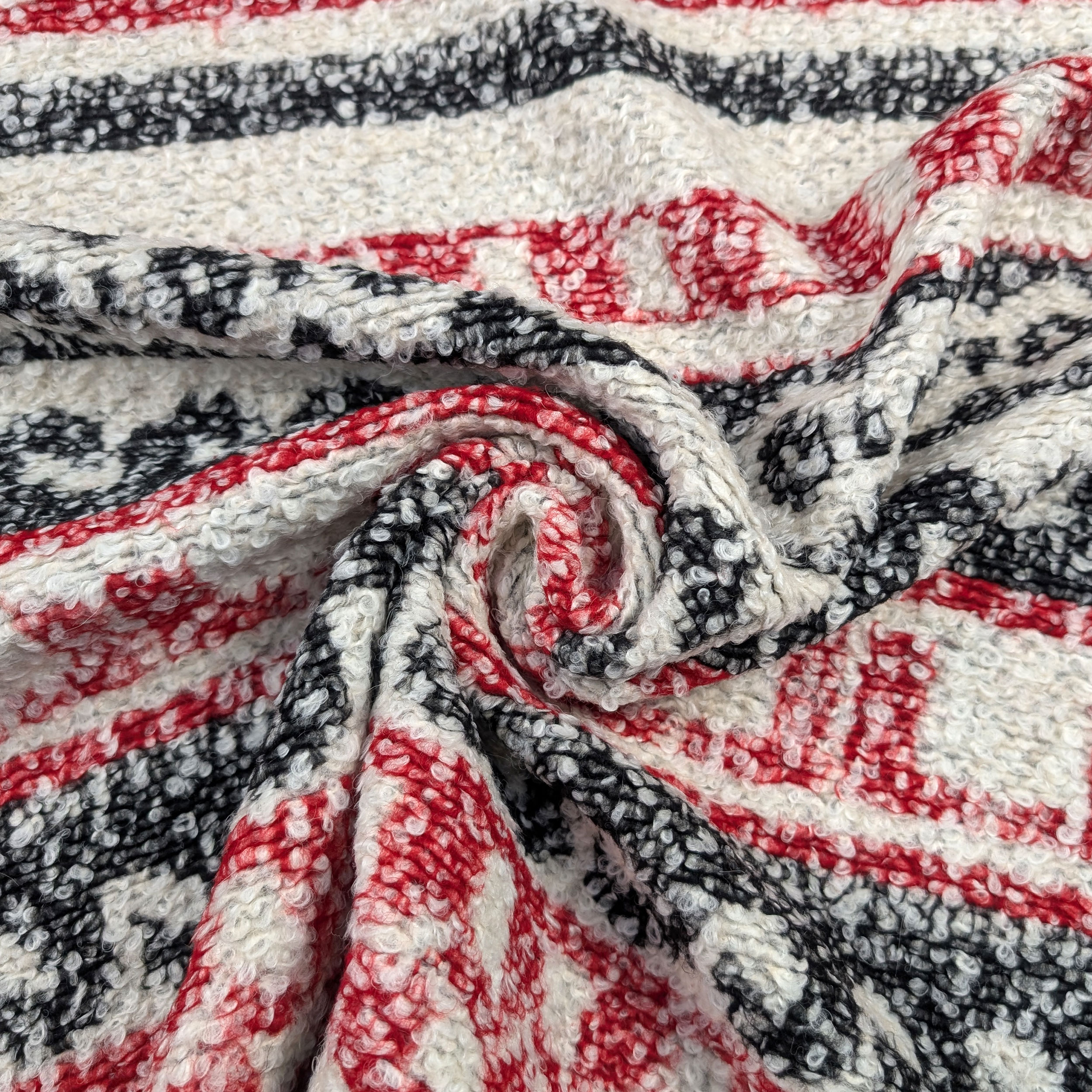 Cappotto Fantasia in Rosso Nero Image
