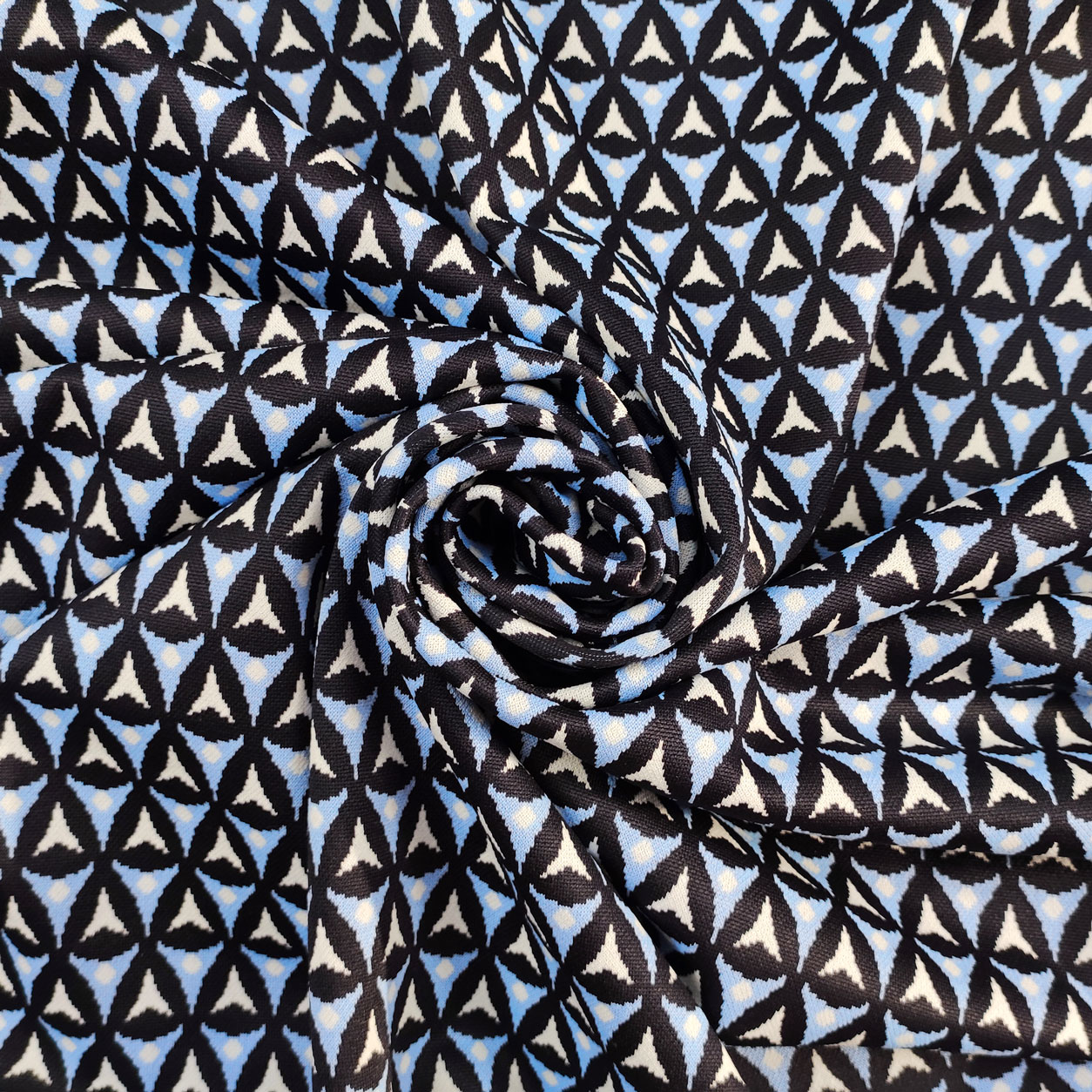 Tessuto maglia motivi geometrici celeste nero