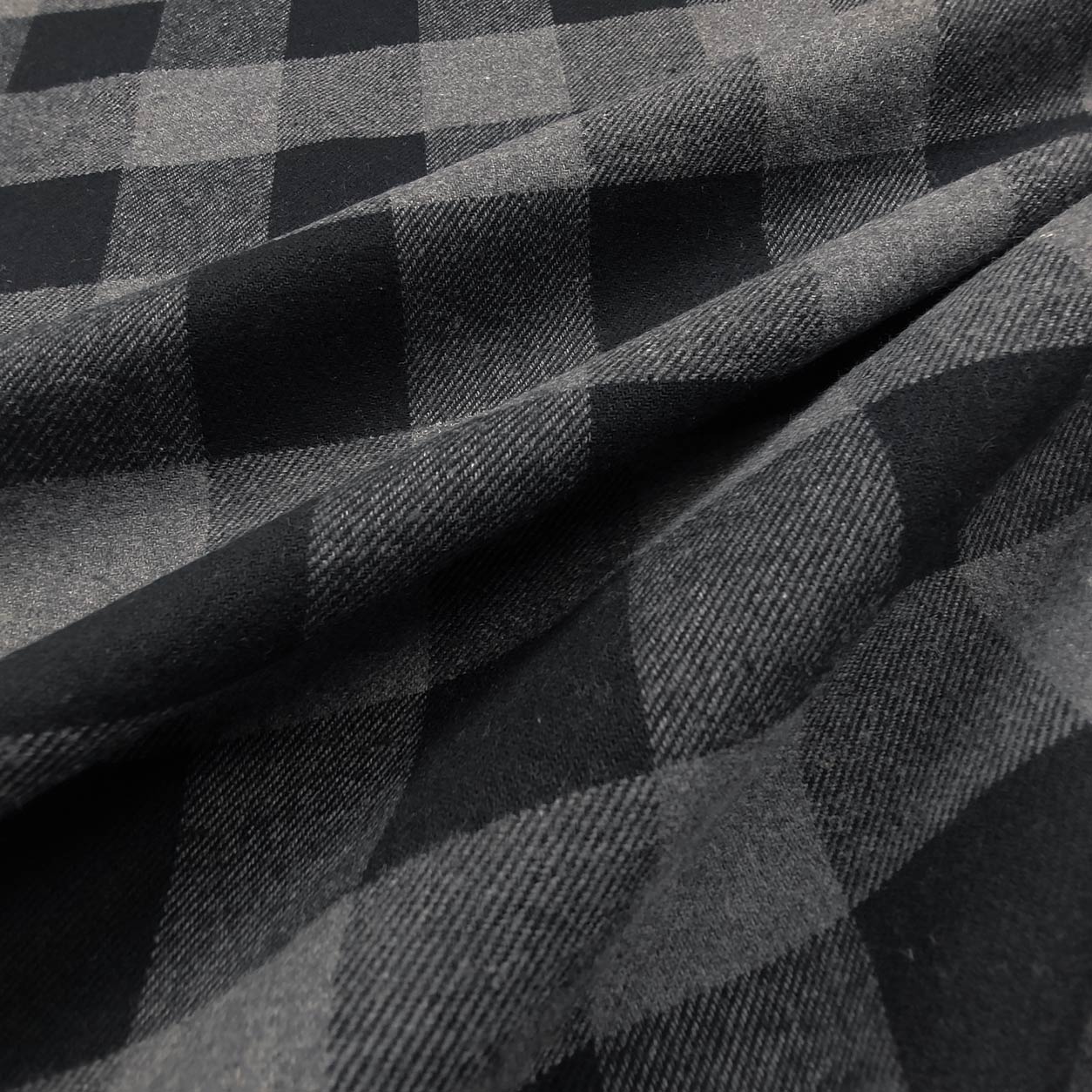 tessuti-lana-quadro-grigio-e-nero