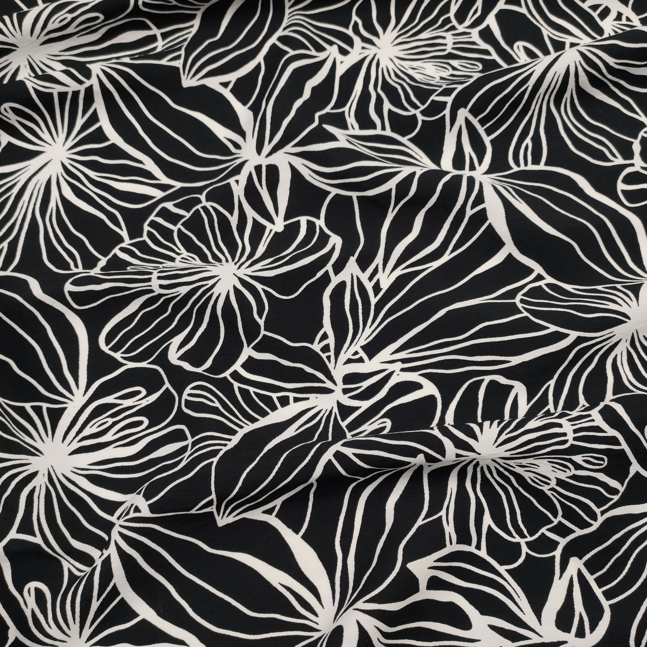 Misto Viscosa Fiori Bianchi Grandi Sfondo Nero