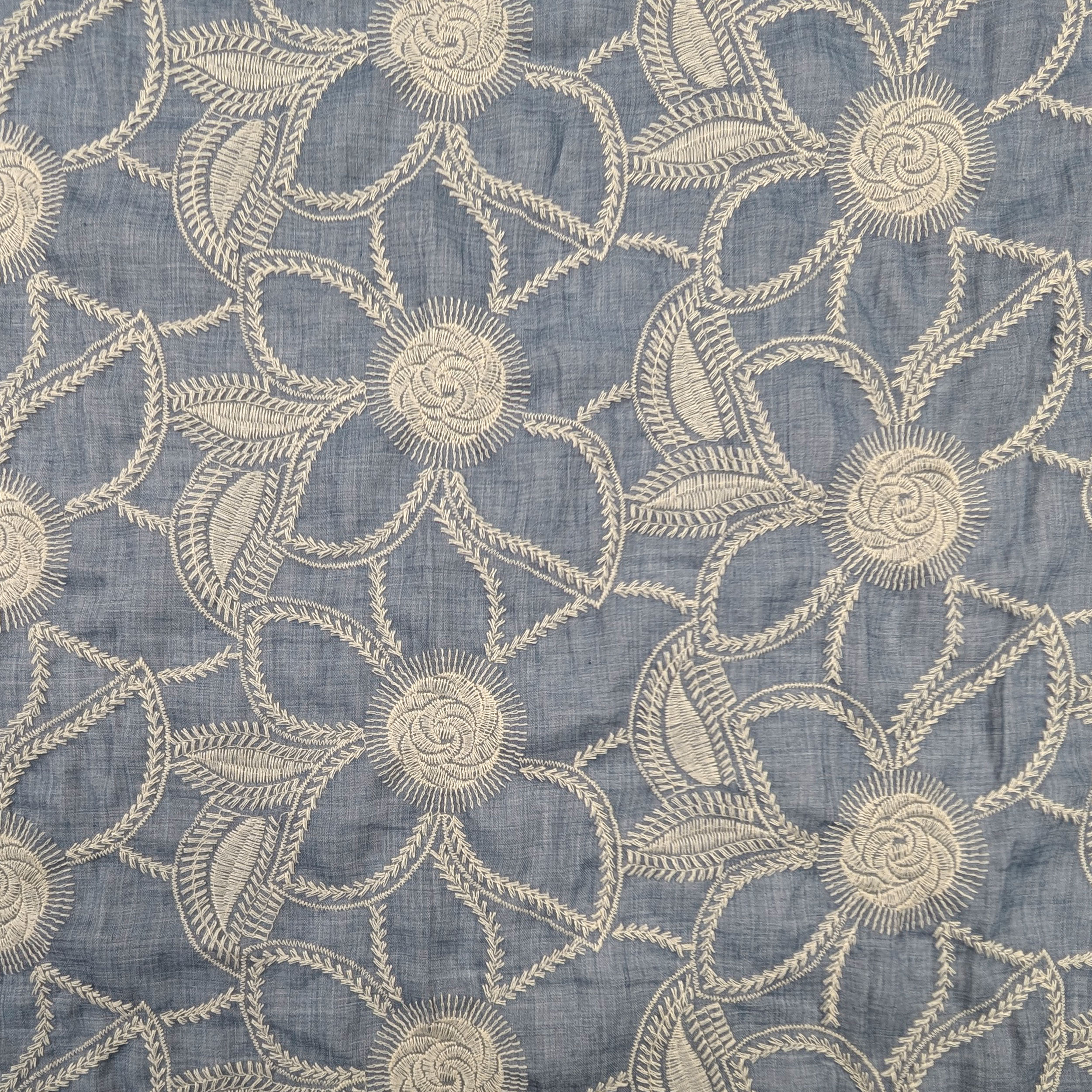 Mussola Cotone Blu Fiori Ricamati Image