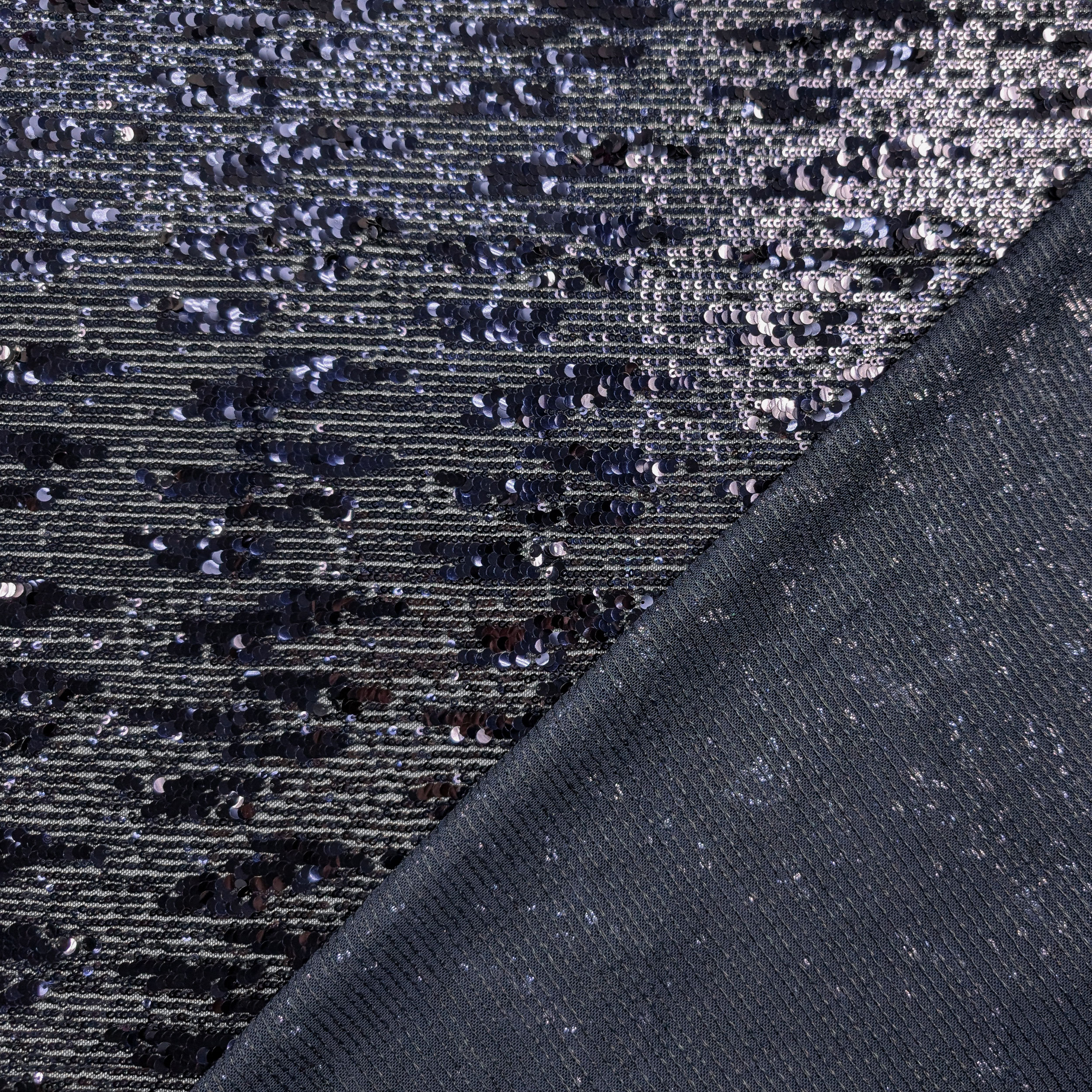 Tessuto Paillettes a Cascata su Tulle Image