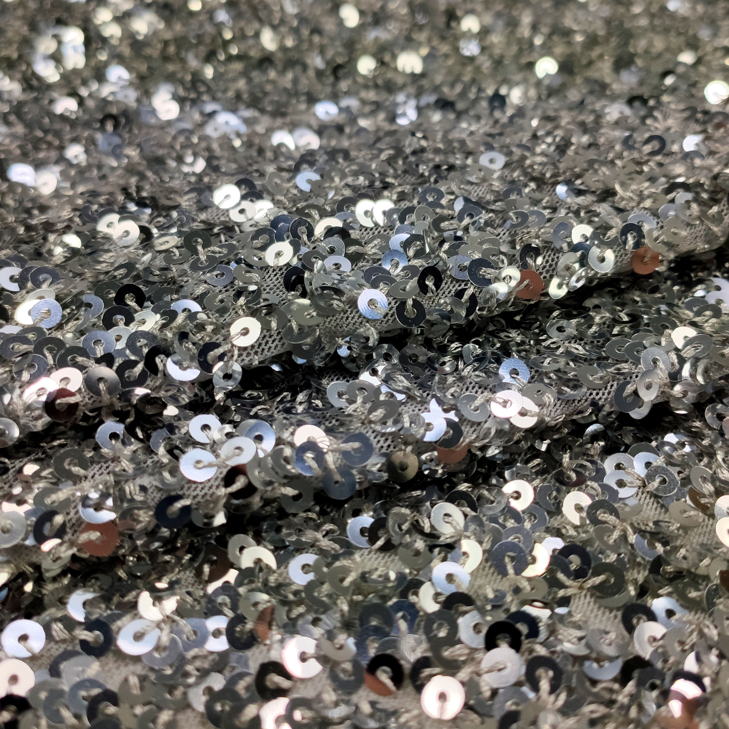 Tessuto Paillettes su Tulle Grigio