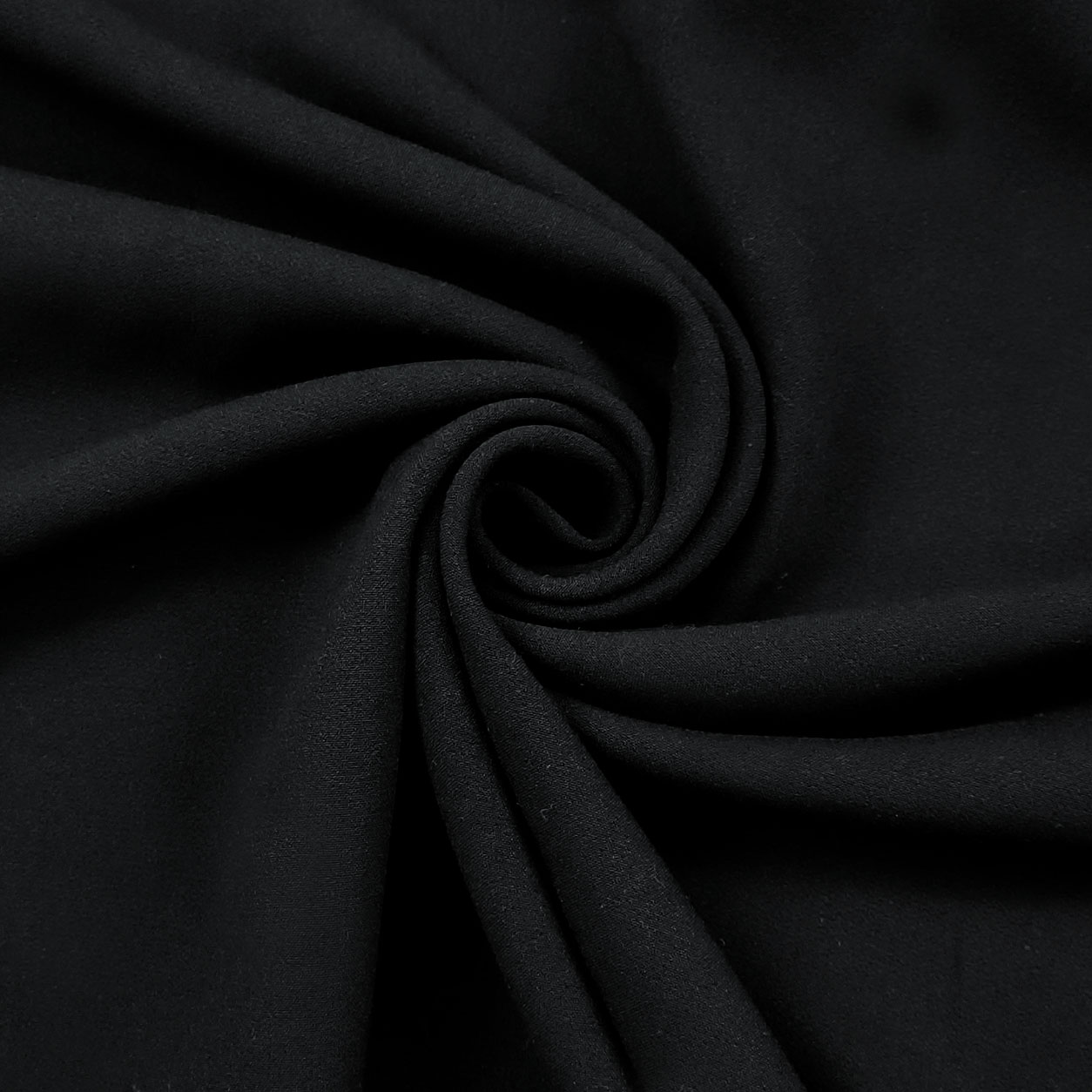 tessuto-nero-per-abbigliamento-invernale