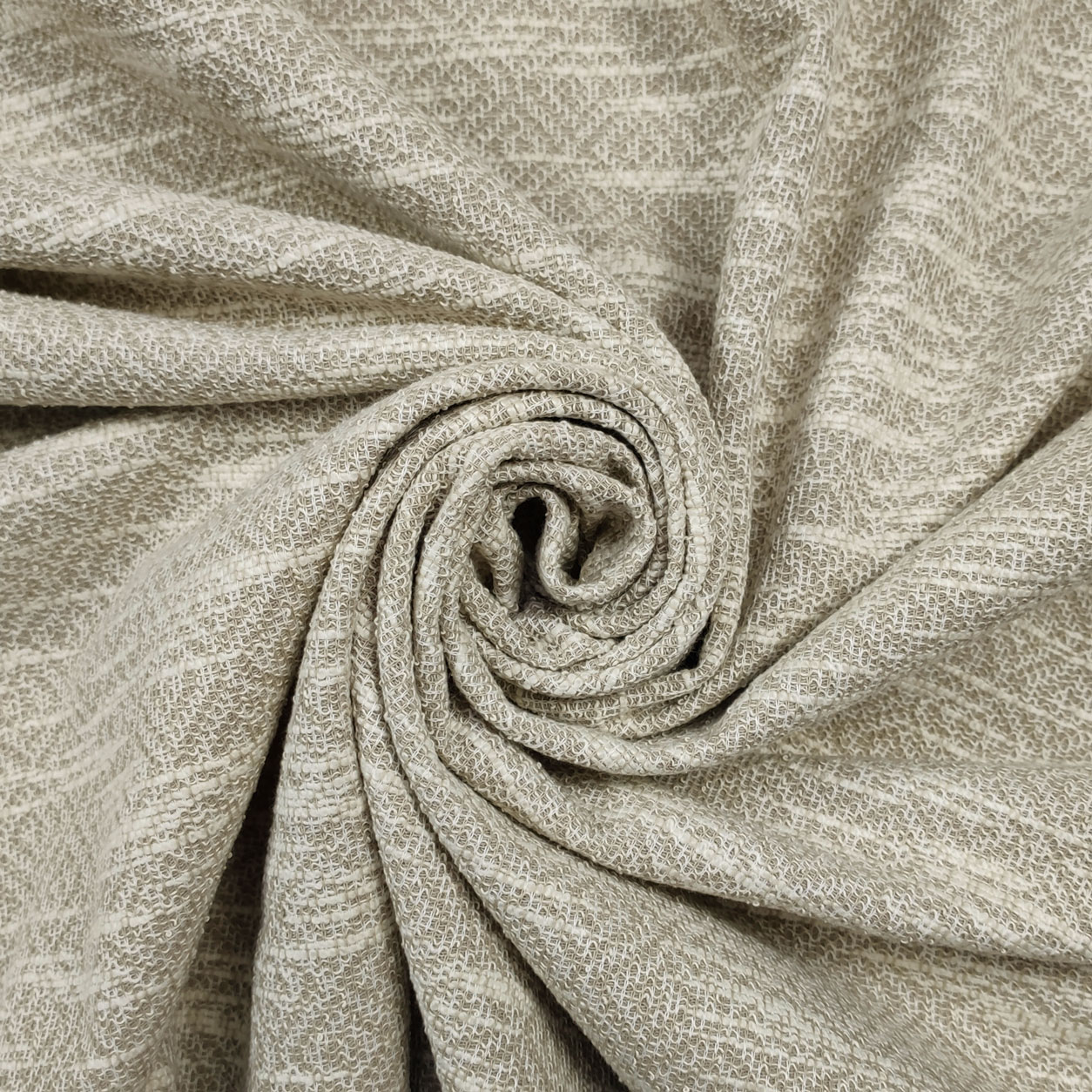 tessuto maglia motivi geometrici beige e bianchi (1)