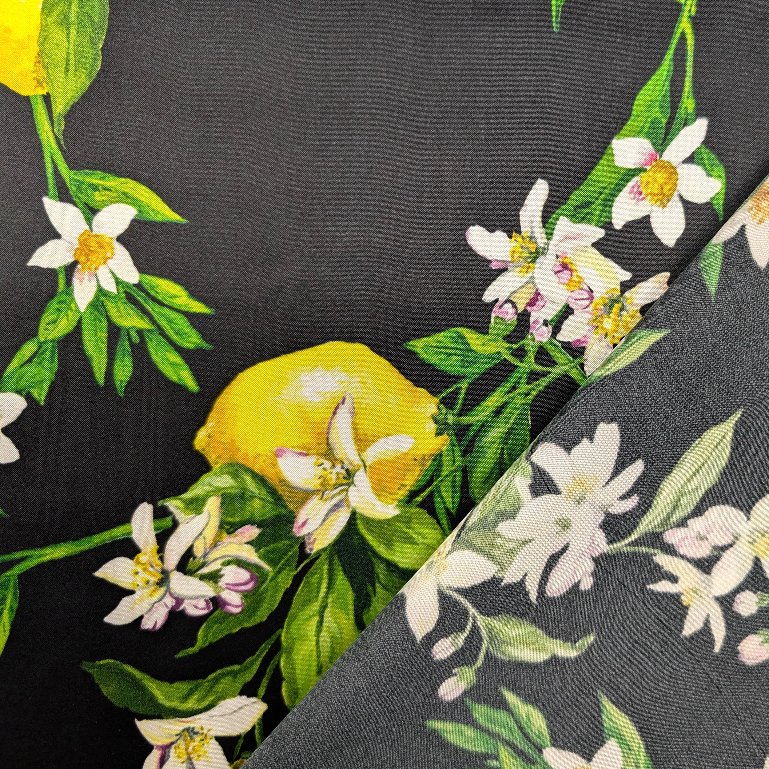 Raso Seta Viscosa Naturale Nero Fiori e Limoni Image