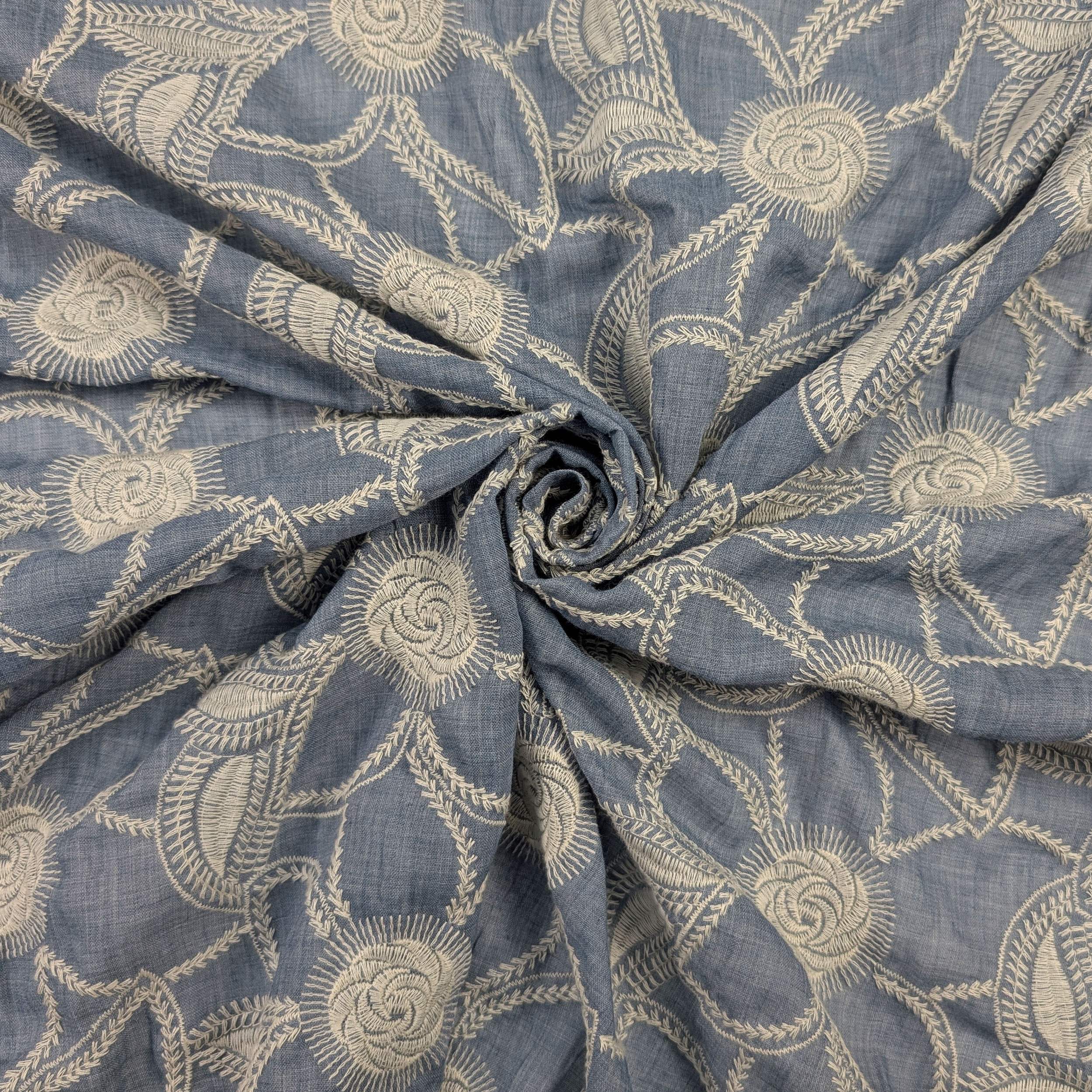 Mussola Cotone Blu Fiori Ricamati Image