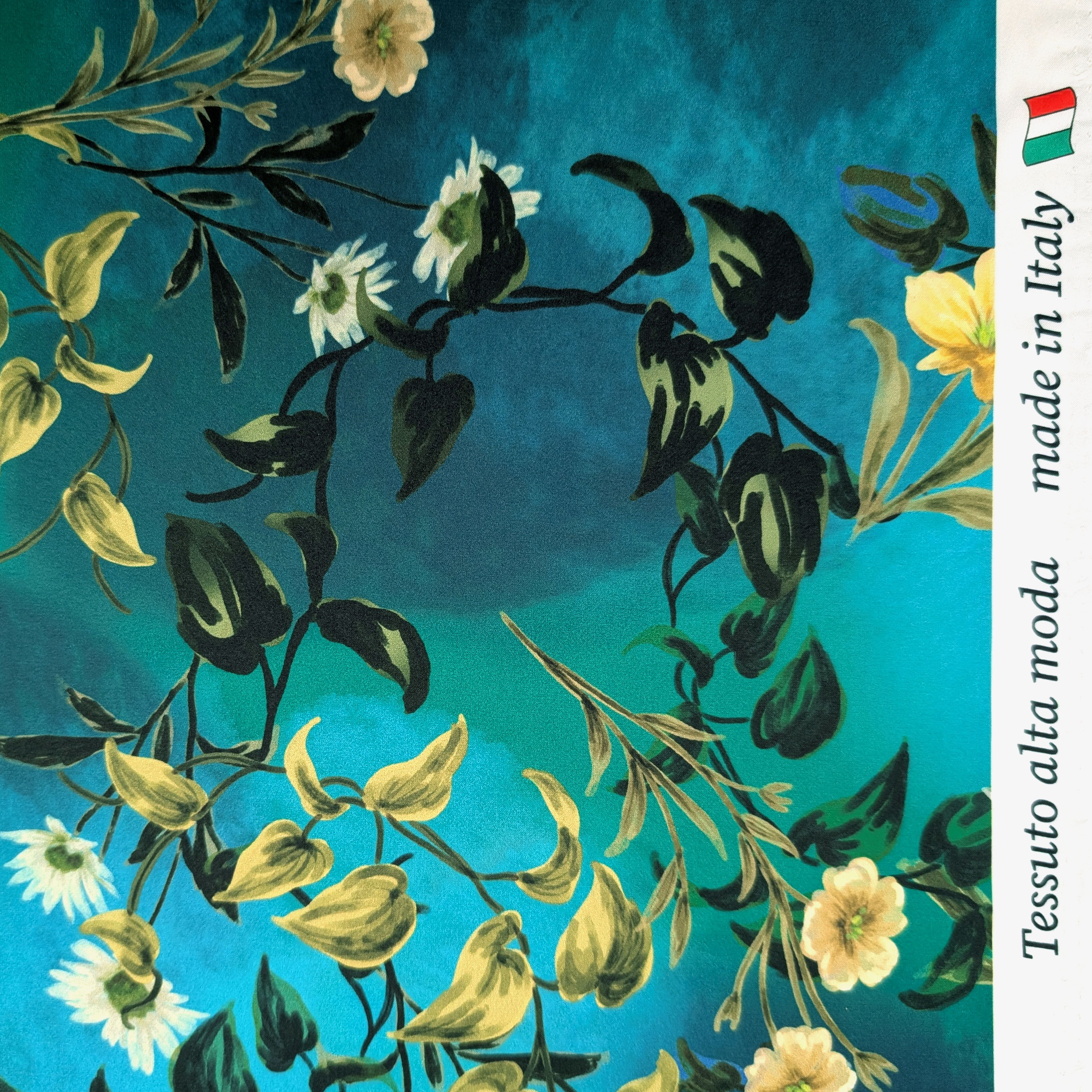 Ritaglio Rasetto con Fiori su Sfondo Blu Verde 70x145 cm Image