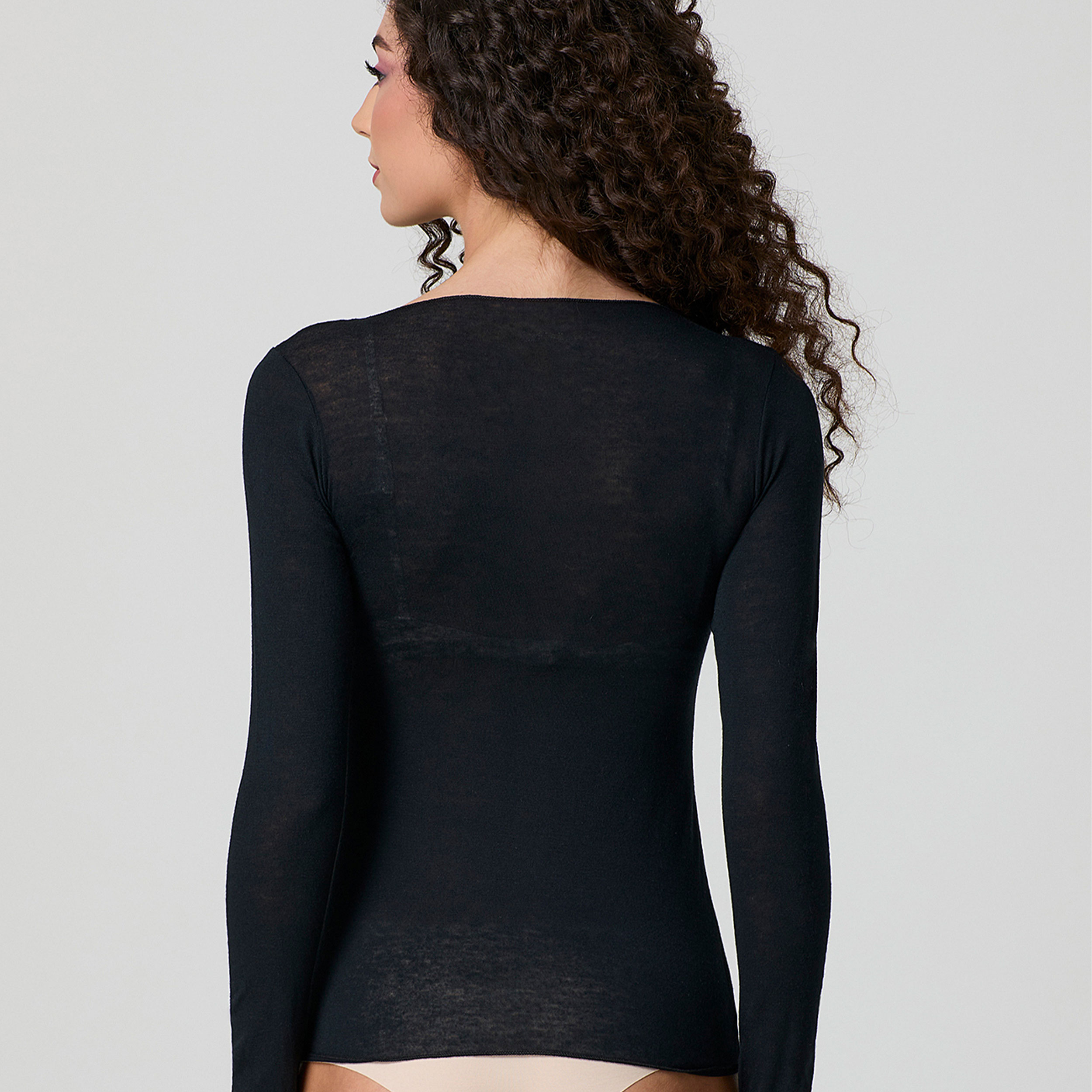 Maglia Cashmere Scollo a Barca Jadea Nera Image