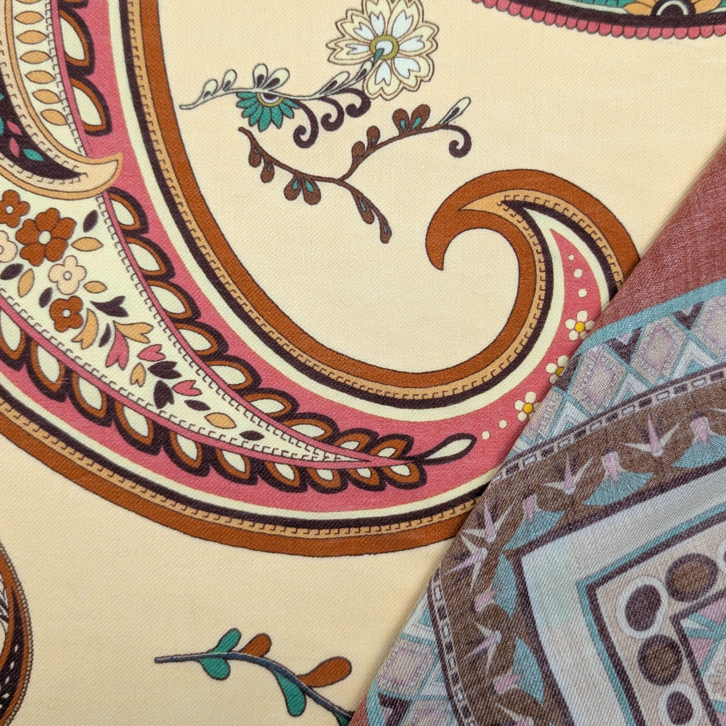 Pannello Lana e Seta Paisley Ornamentale 140x140 cm Image