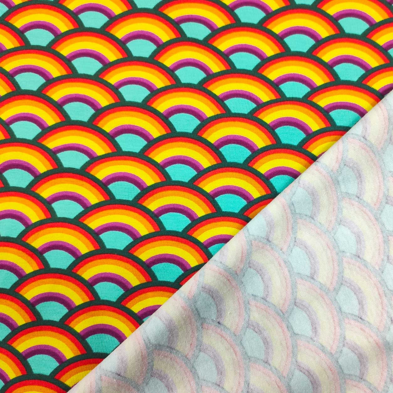maglina di cotone arcobaleni sfondo turchese