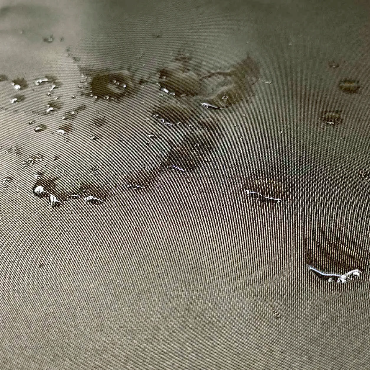 materiale-impermeabile-marrone