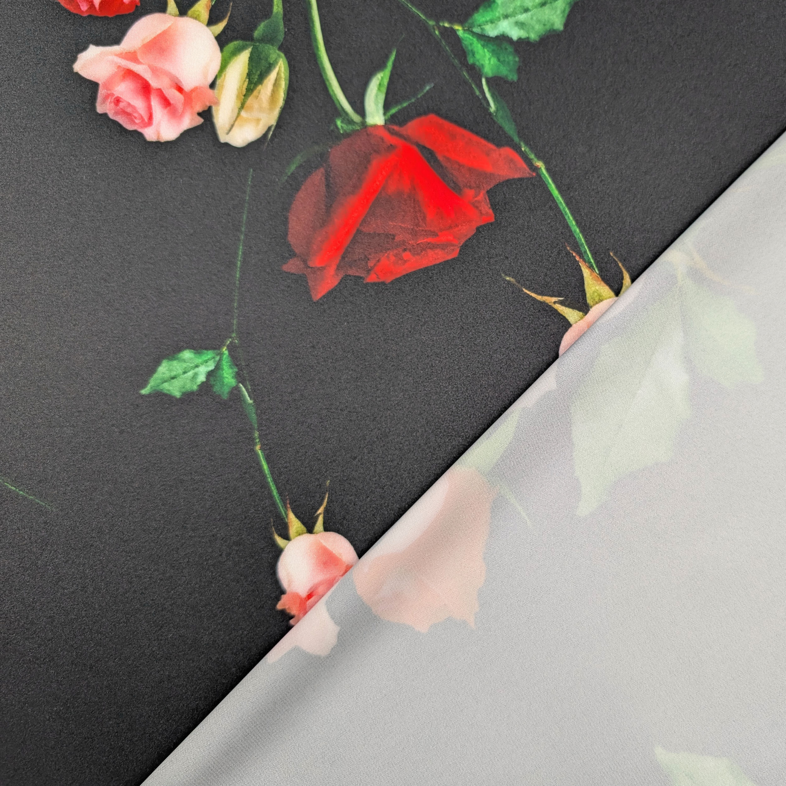 Raso Setato Alta Moda Boccioli di Rose Image