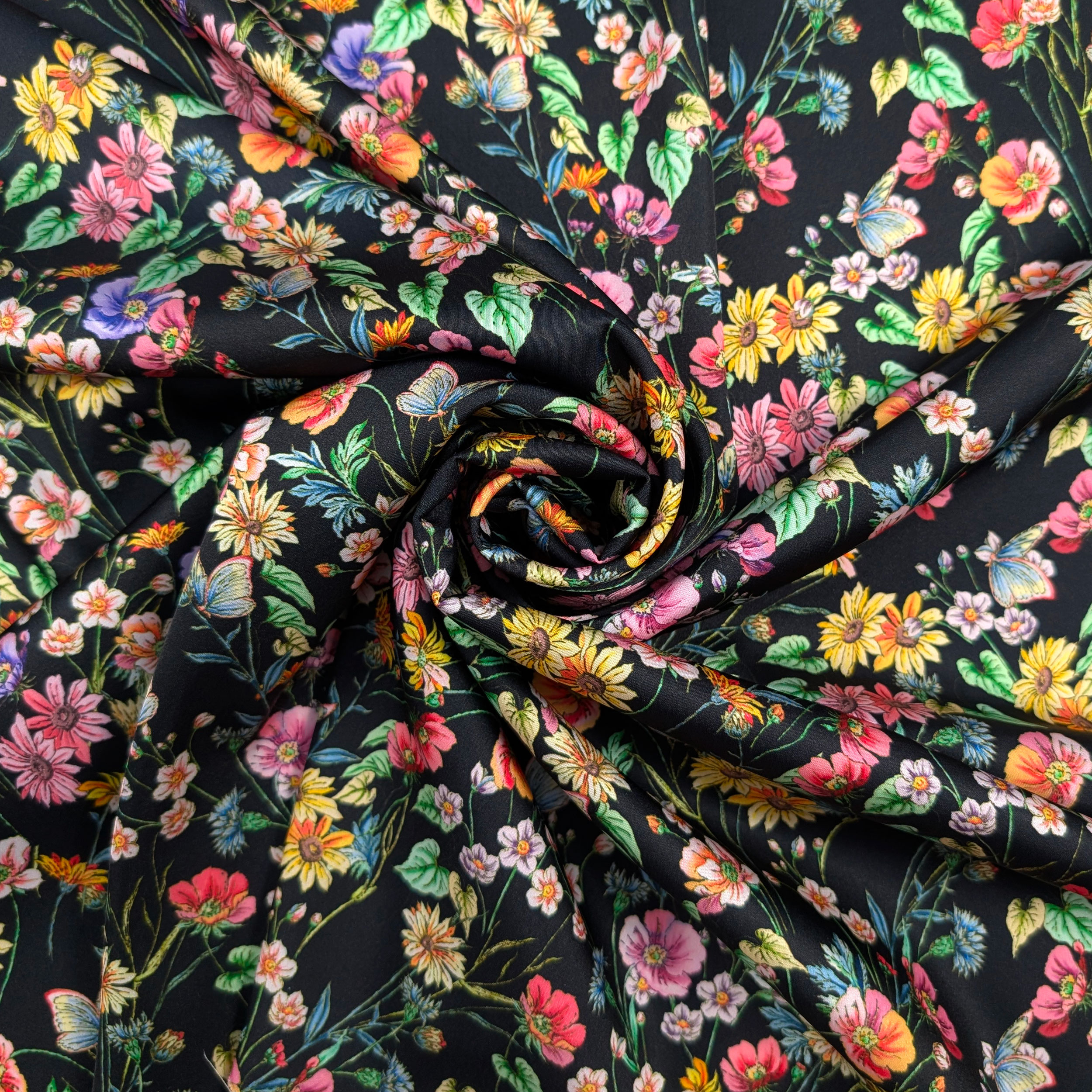 Raso Setato Alta Moda Fiori Colorati Sfondo Nero Image