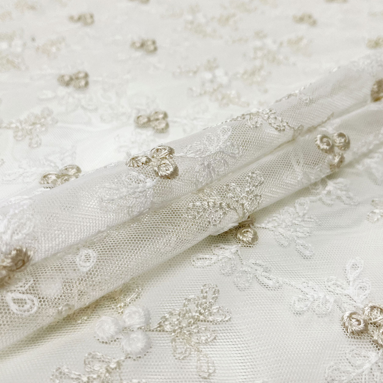 Tenda-Pizzo-floreale-beige