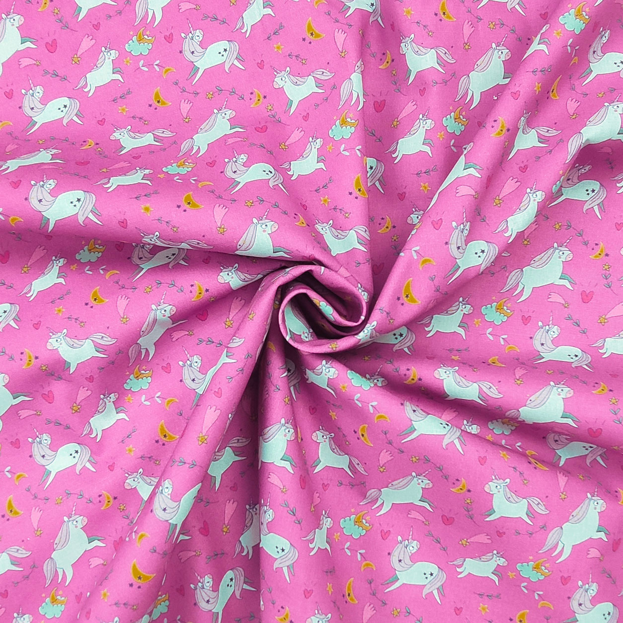Tessuto-in-cotone-unicorni-e-nuvolette-sfondo-rosa-panini-tessuti