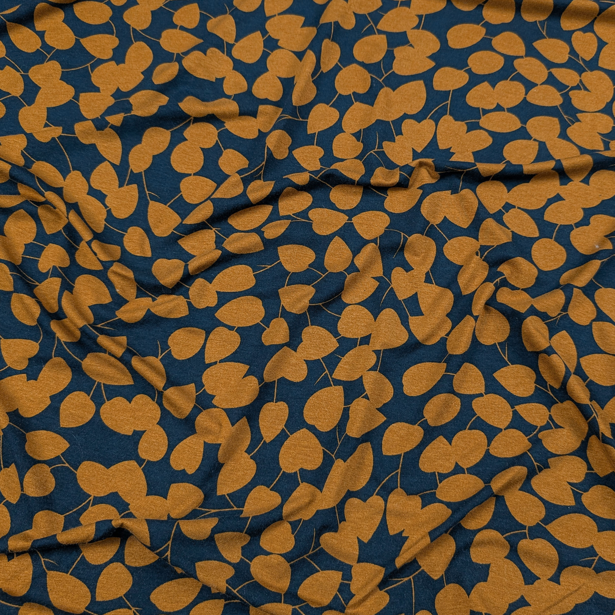 Jersey Cotone Foglie Ocra Sfondo Blu Image