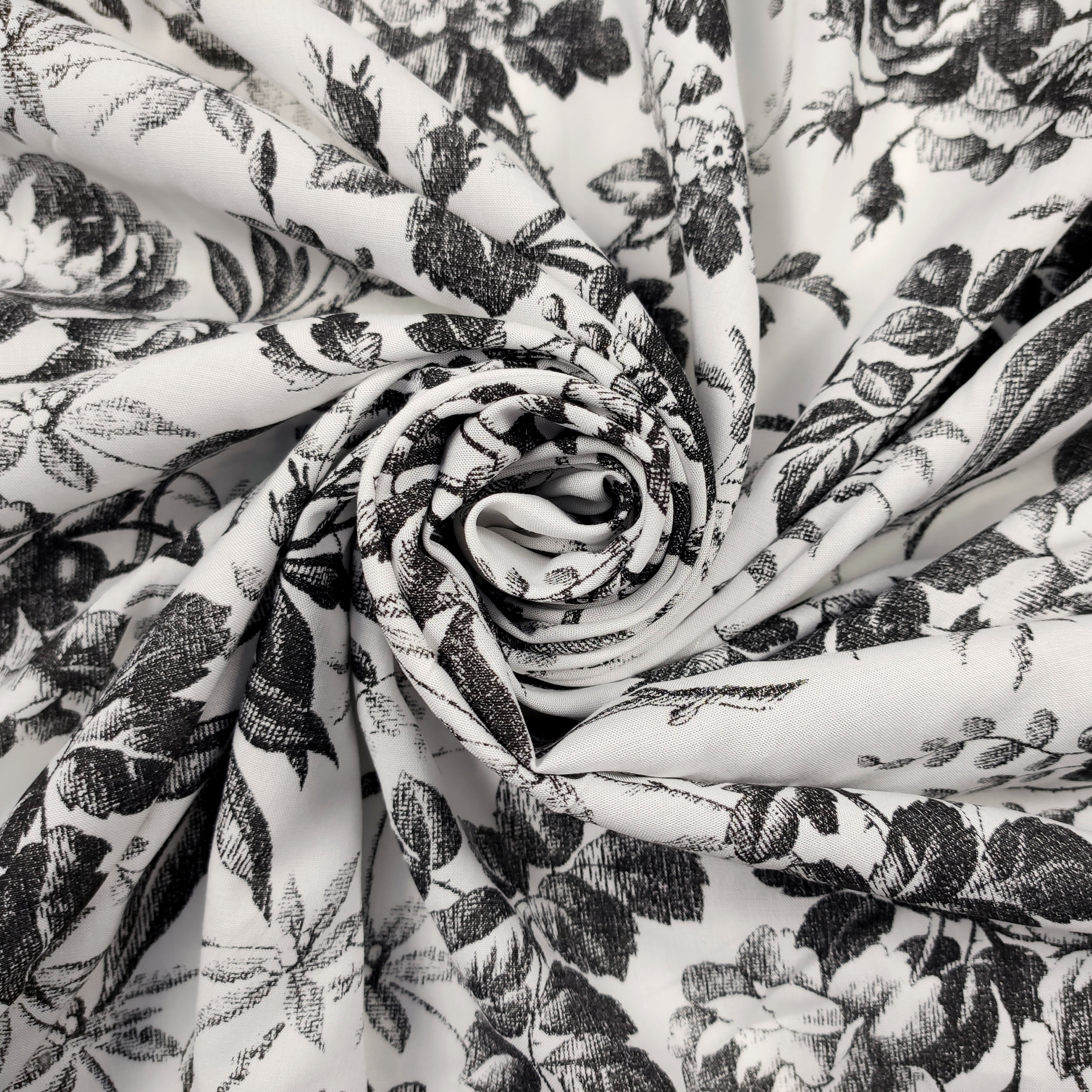 Tessuto Cotone Fiori e Farfalle Bianco e Nero Image