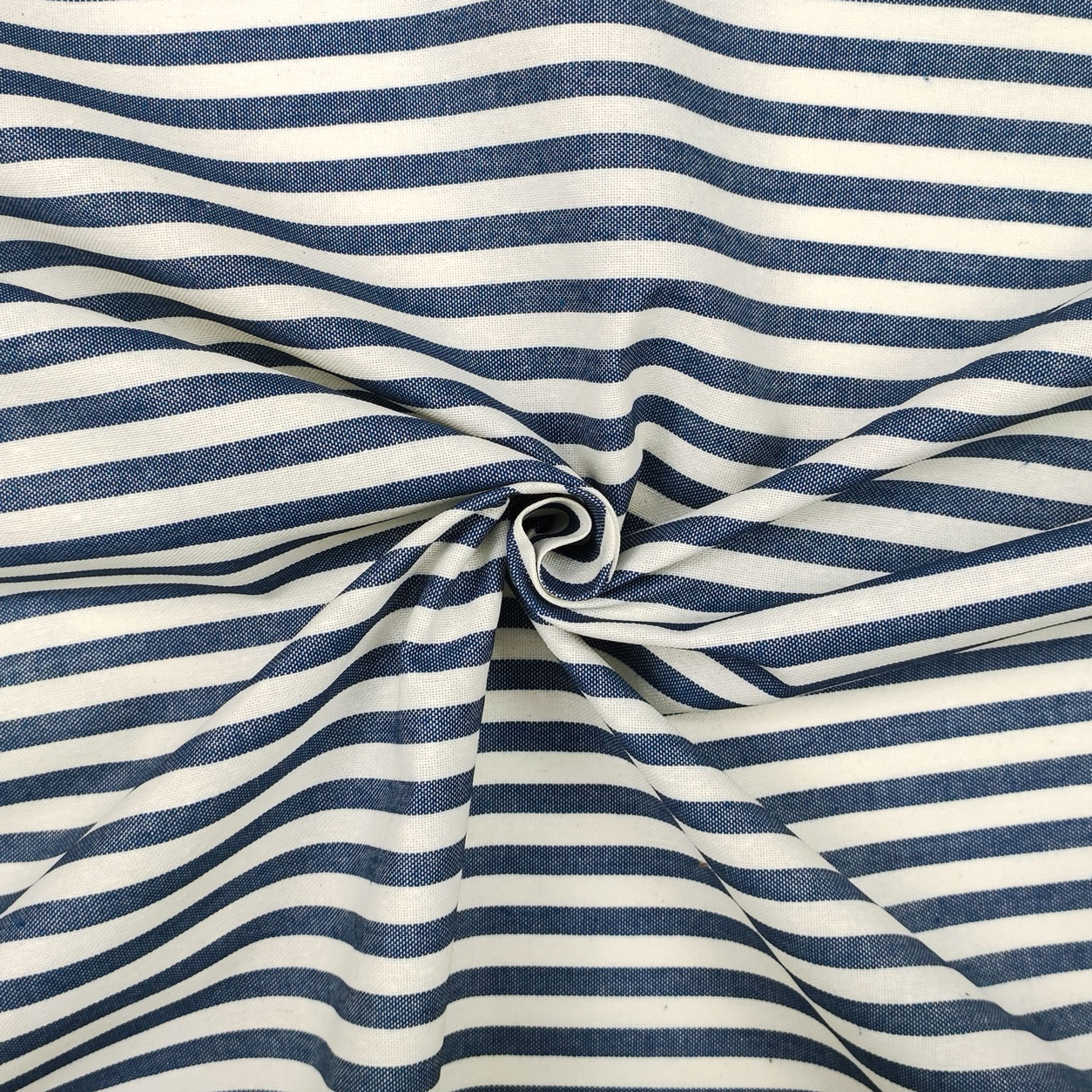 tovaglia-resinata-righe-bianche-e-blu