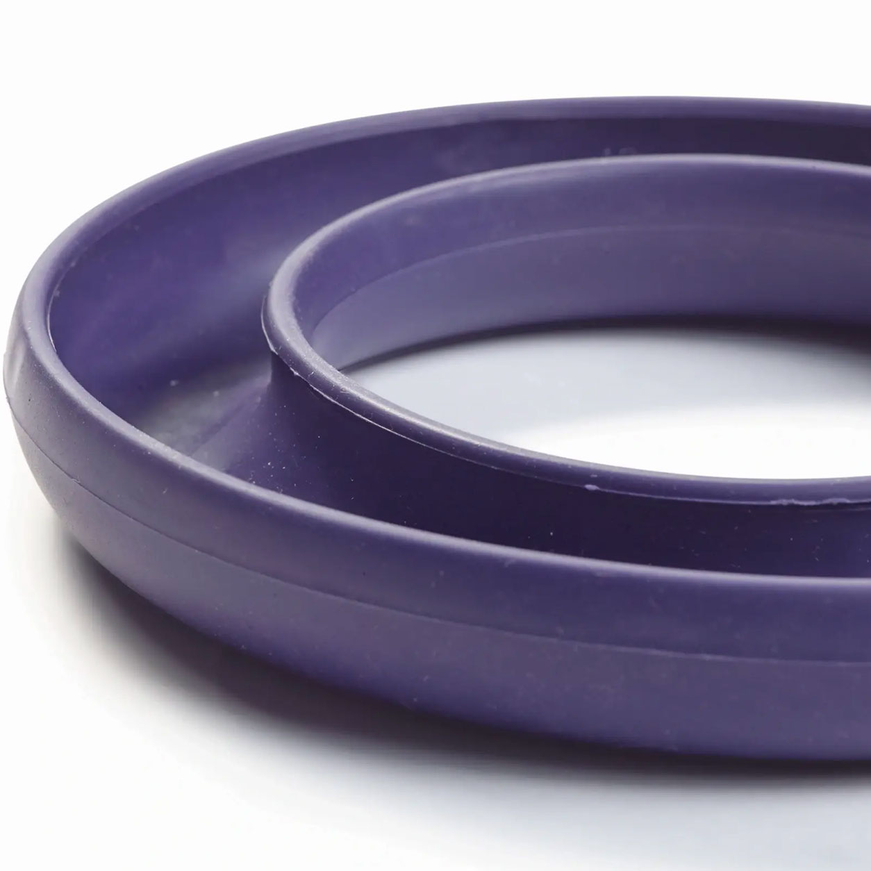 porta-bobine-in-plastica-viola