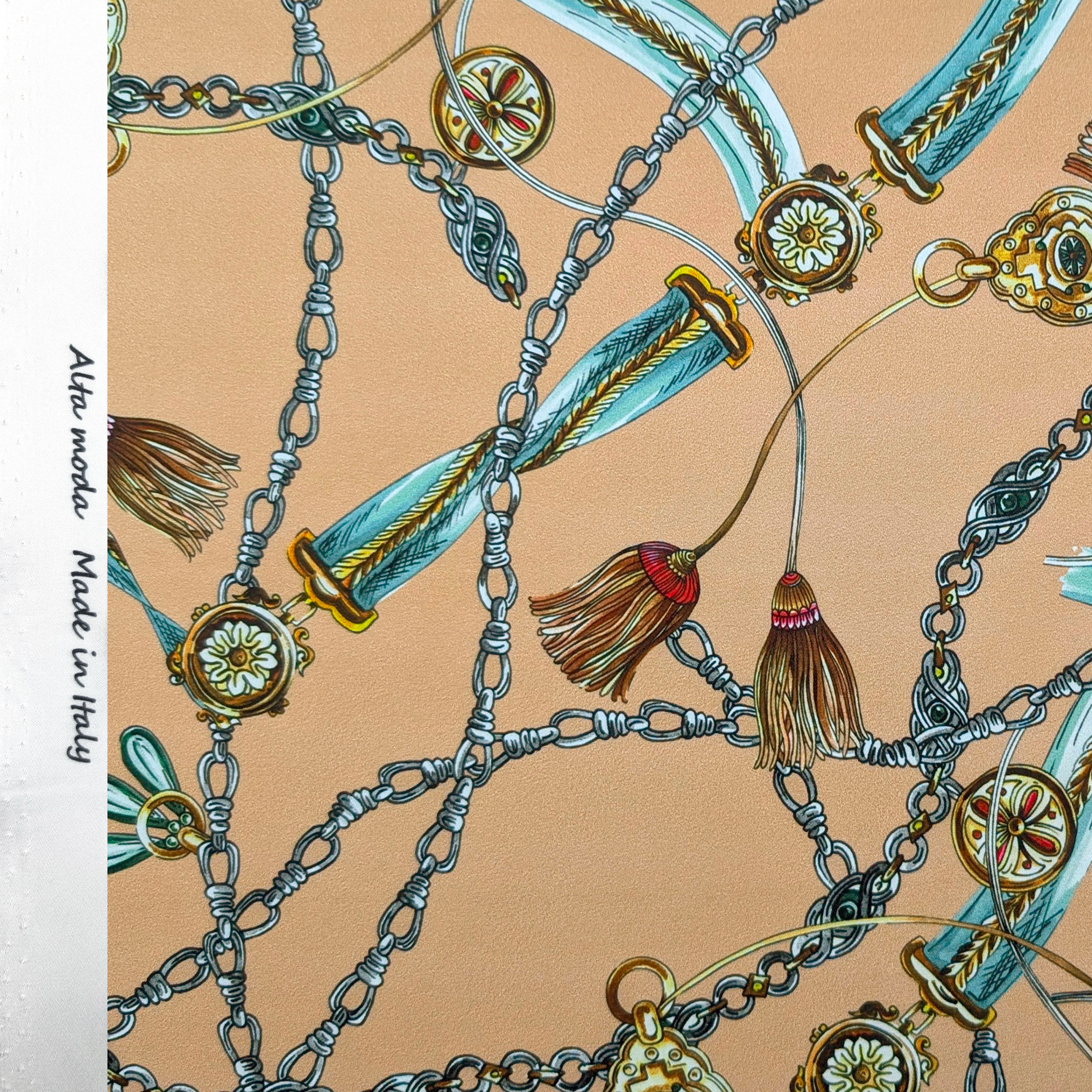 Raso Setato Alta Moda Beige con Catene Image