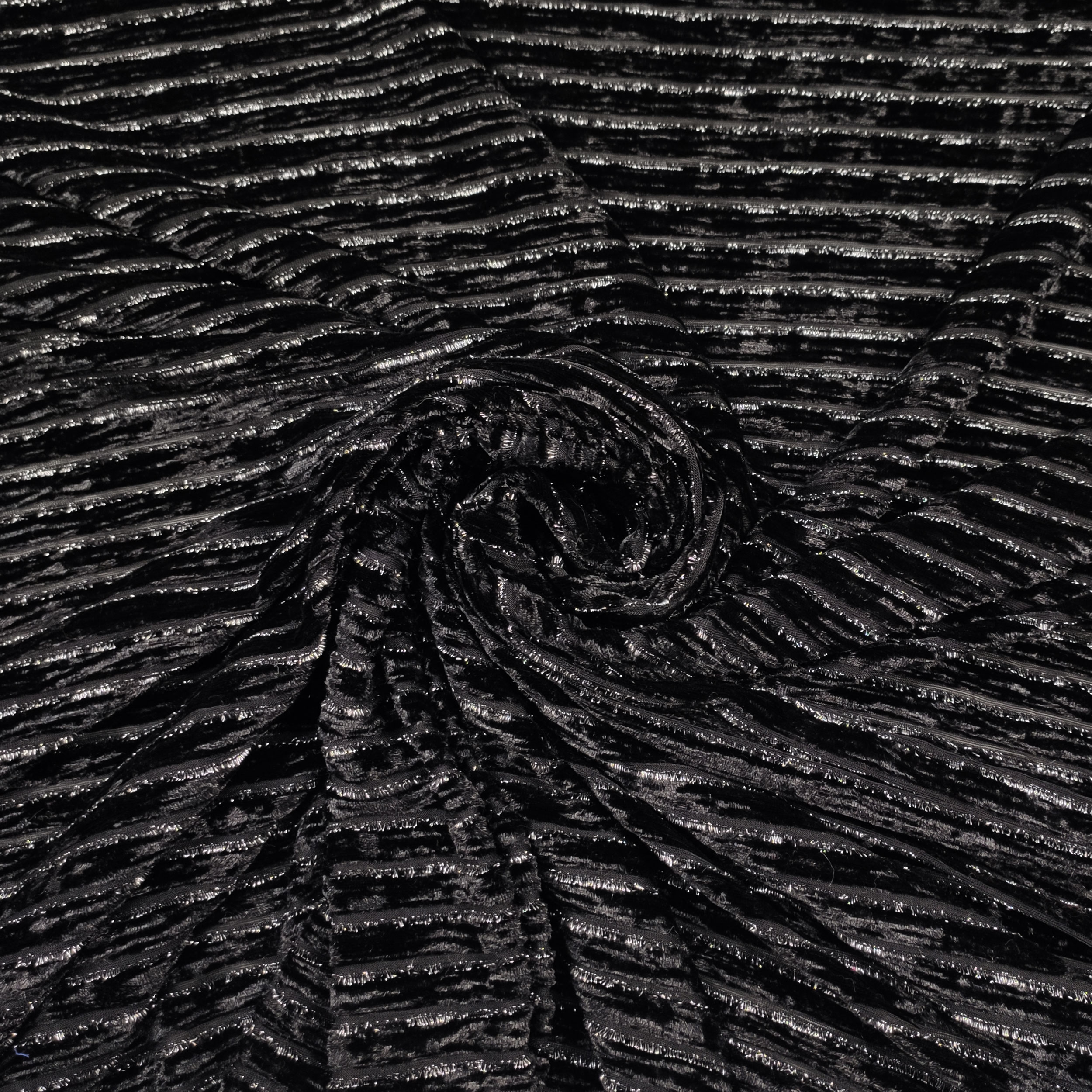 vellutina-righe-lurex-sfondo-nero
