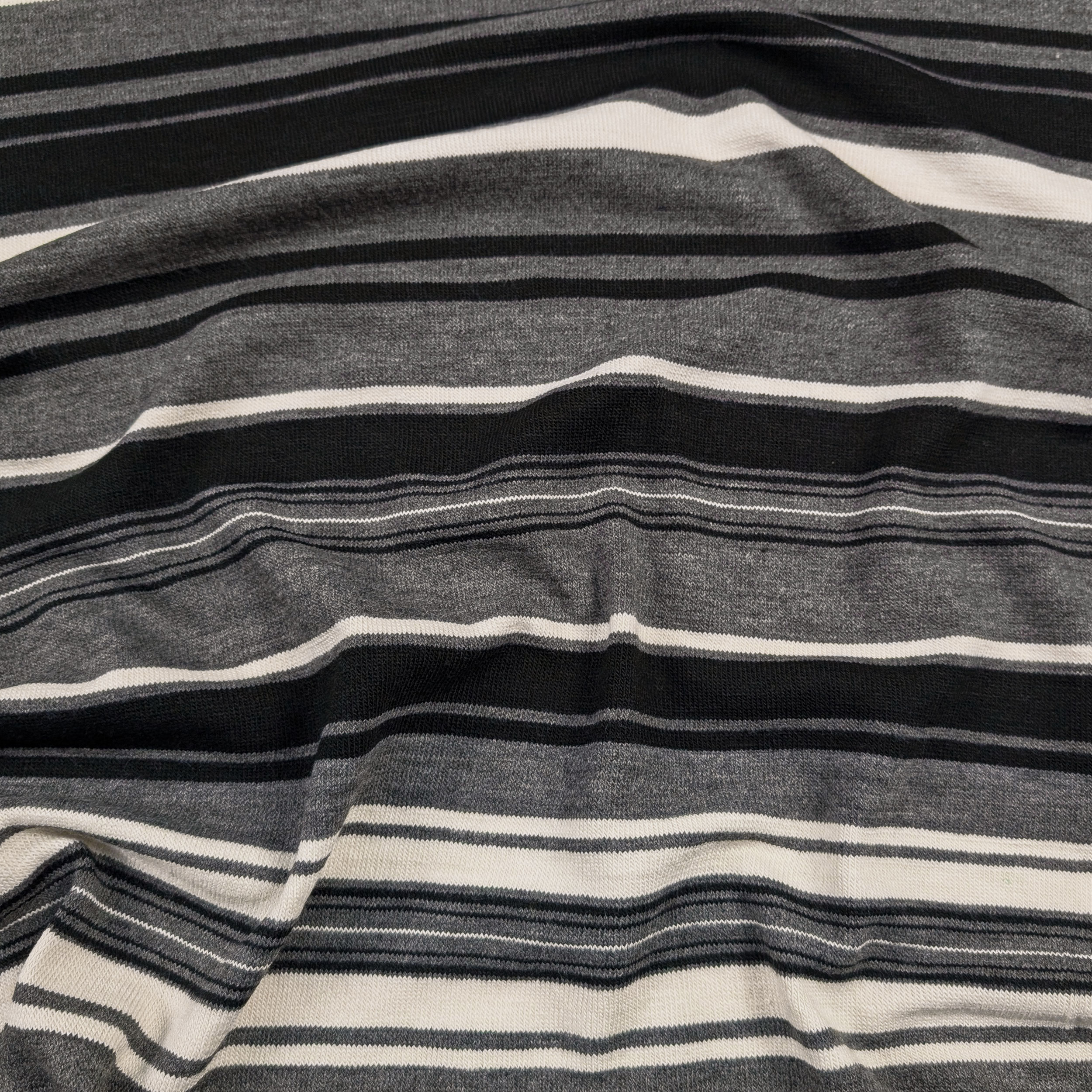 Punto Maglia Righe Orizzontali Grigie e Nere Image