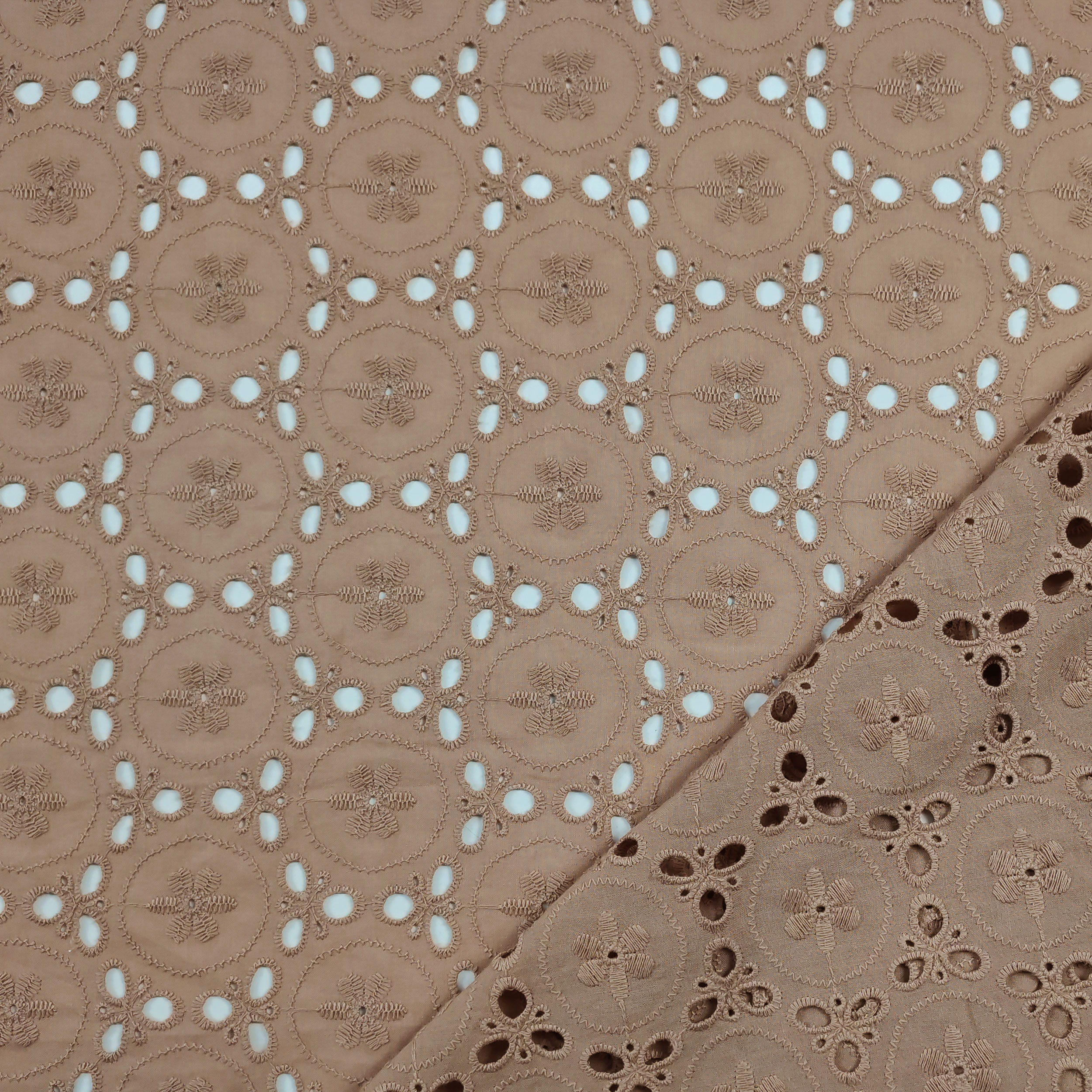 Tessuto Sangallo Beige Doppio Bordo Ricamato
