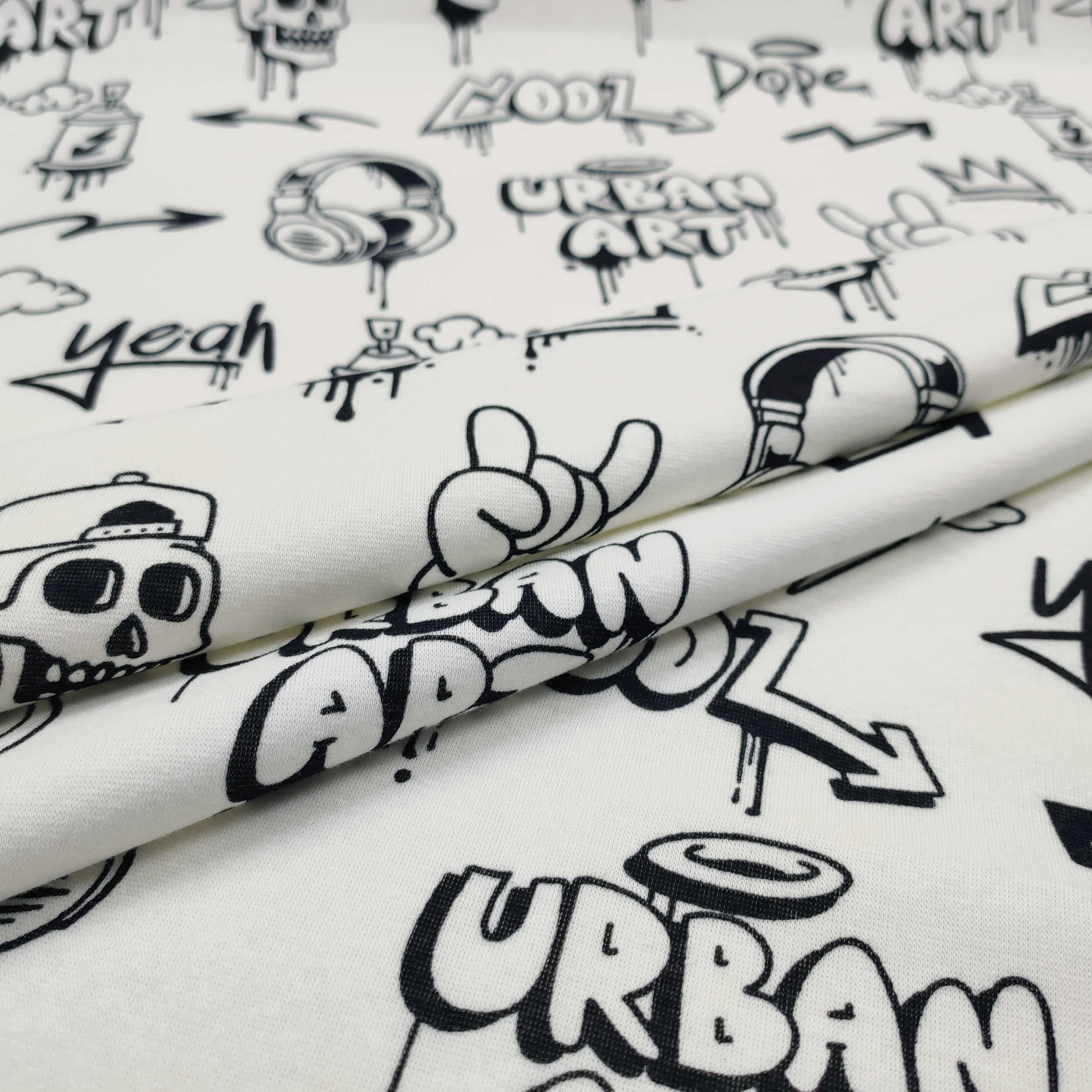 felpa abbigliamento urban art sfondo bianco